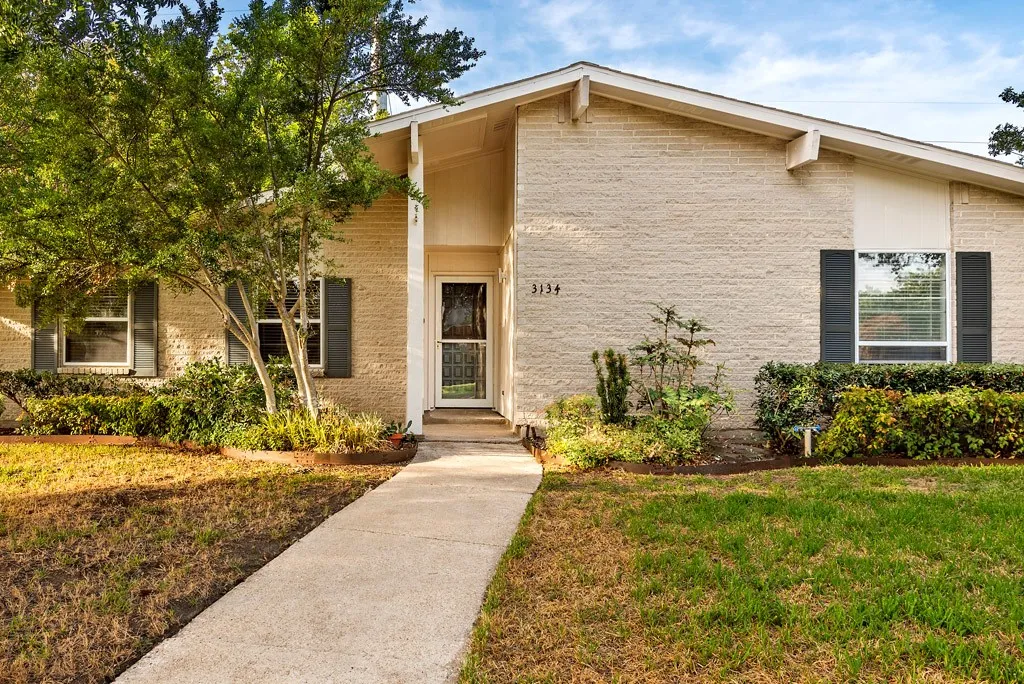 Single Family Residence For Rent in Dallas County , 3134 High Plateau Drive, Garland, Texas 75044, 3 Bedroom, 2 Bathroom, 2 Garage spaces, 1,863 Sqft, built in 1972, mls#21403387, Real Estate Agent in Garland, Homes For Rent in Dallas county, Homes For Rent in Garland, Realtor in Garland Texas, Real Estate Brokerage Independent Realty Texas, Luminita Cordes Realtor