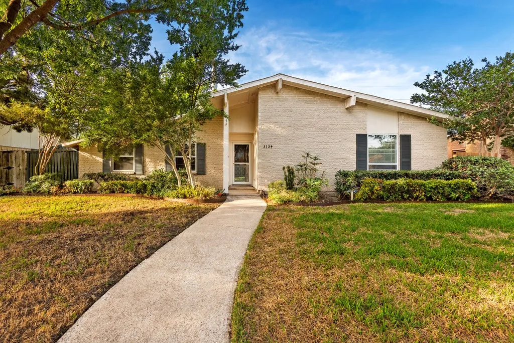 Single Family Residence For Rent in Dallas County , 3134 High Plateau Drive, Garland, Texas 75044, 3 Bedroom, 2 Bathroom, 2 Garage spaces, 1,863 Sqft, built in 1972, mls#21403387, Real Estate Agent in Garland, Homes For Rent in Dallas county, Homes For Rent in Garland, Realtor in Garland Texas, Real Estate Brokerage Independent Realty Texas, Luminita Cordes Realtor