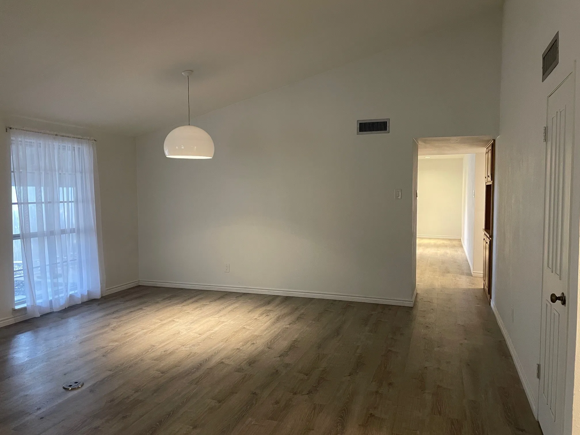 Single Family Residence For Rent in Dallas County , 3134 High Plateau Drive, Garland, Texas 75044, 3 Bedroom, 2 Bathroom, 2 Garage spaces, 1,863 Sqft, built in 1972, mls#21403387, Real Estate Agent in Garland, Homes For Rent in Dallas county, Homes For Rent in Garland, Realtor in Garland Texas, Real Estate Brokerage Independent Realty Texas, Luminita Cordes Realtor