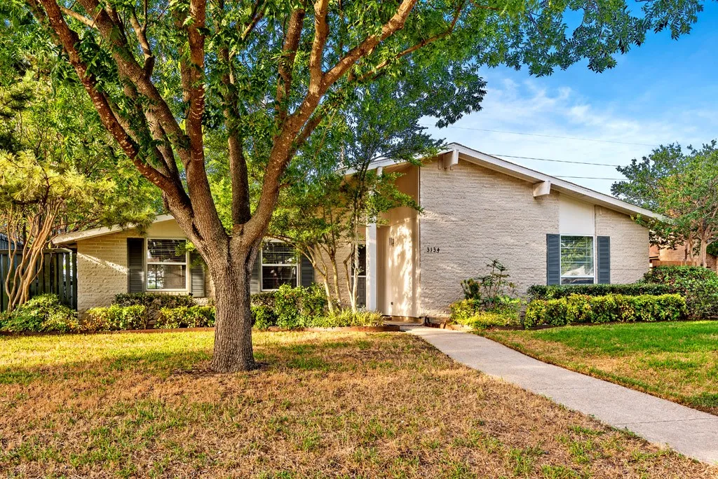 Single Family Residence For Rent in Dallas County , 3134 High Plateau Drive, Garland, Texas 75044, 3 Bedroom, 2 Bathroom, 2 Garage spaces, 1,863 Sqft, built in 1972, mls#21403387, Real Estate Agent in Garland, Homes For Rent in Dallas county, Homes For Rent in Garland, Realtor in Garland Texas, Real Estate Brokerage Independent Realty Texas, Luminita Cordes Realtor