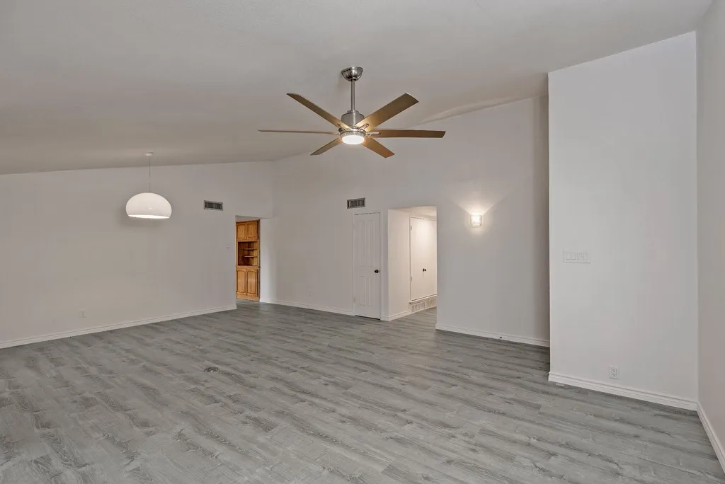 Single Family Residence For Rent in Dallas County , 3134 High Plateau Drive, Garland, Texas 75044, 3 Bedroom, 2 Bathroom, 2 Garage spaces, 1,863 Sqft, built in 1972, mls#21403387, Real Estate Agent in Garland, Homes For Rent in Dallas county, Homes For Rent in Garland, Realtor in Garland Texas, Real Estate Brokerage Independent Realty Texas, Luminita Cordes Realtor