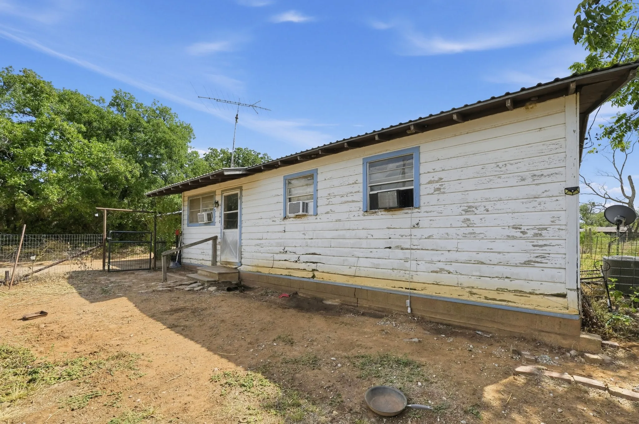 Single Family Residence For Sale in Eastland County , 11097 County Road 137, Ranger, Texas 76470, 4 Bedroom, 1 Bathroom, Garage spaces, 1,152 Sqft, built in 1953, mls#21403371, Real Estate Agent in Ranger, Homes For Sale in Eastland county, Homes For Sale in Ranger, Realtor in Ranger Texas, Real Estate Brokerage Independent Realty Texas, Luminita Cordes Realtor