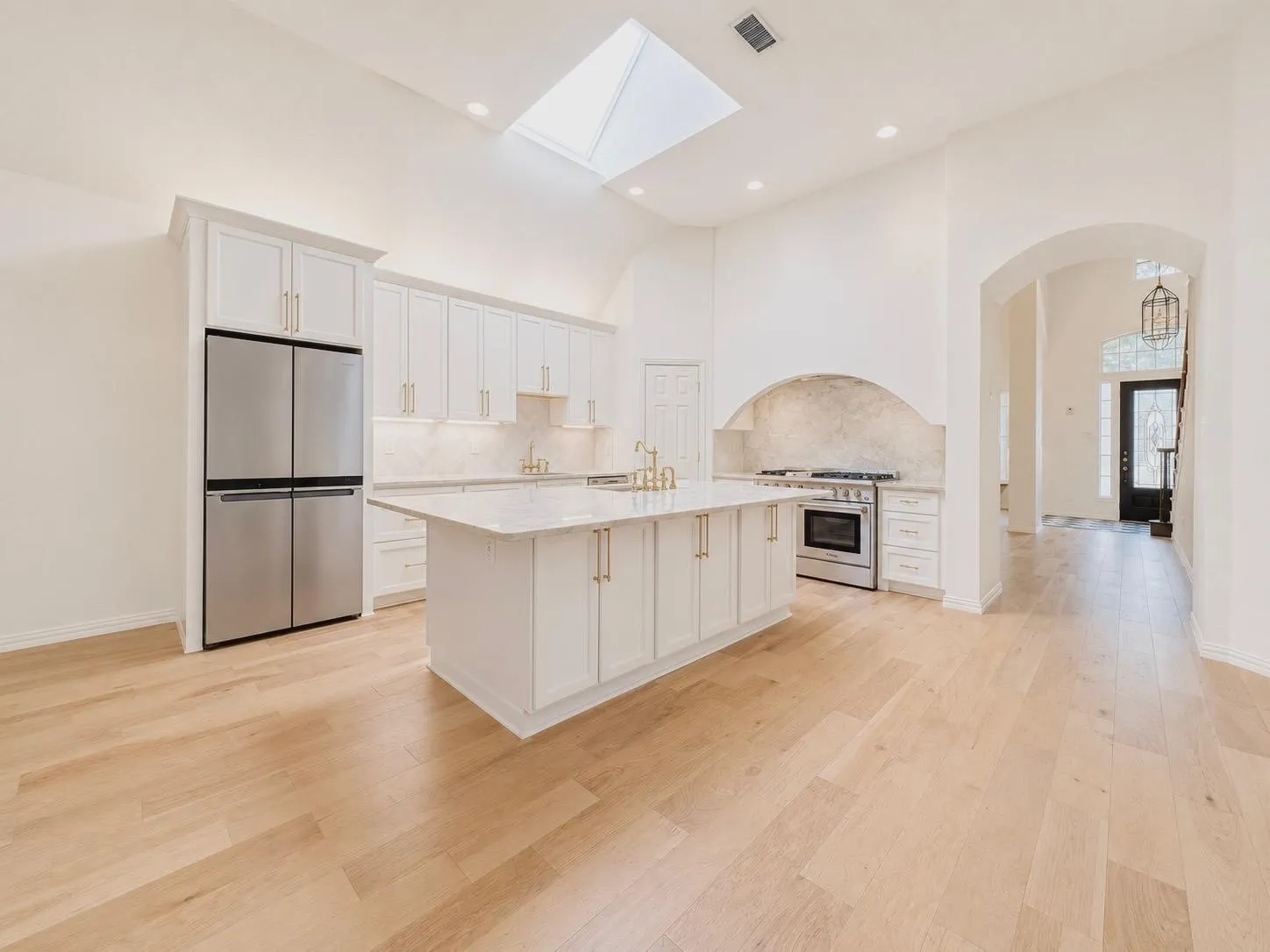 Single Family Residence For Sale in Collin County , 18283 Meandering Way, Dallas, Texas 75252, 3 Bedroom, 3 Bathroom, 2 Garage spaces, 2,564 Sqft, built in 1996, mls#21403362, Real Estate Agent in Dallas, Homes For Sale in Collin county, Homes For Sale in Dallas, Realtor in Dallas Texas, Real Estate Brokerage Independent Realty Texas, Luminita Cordes Realtor