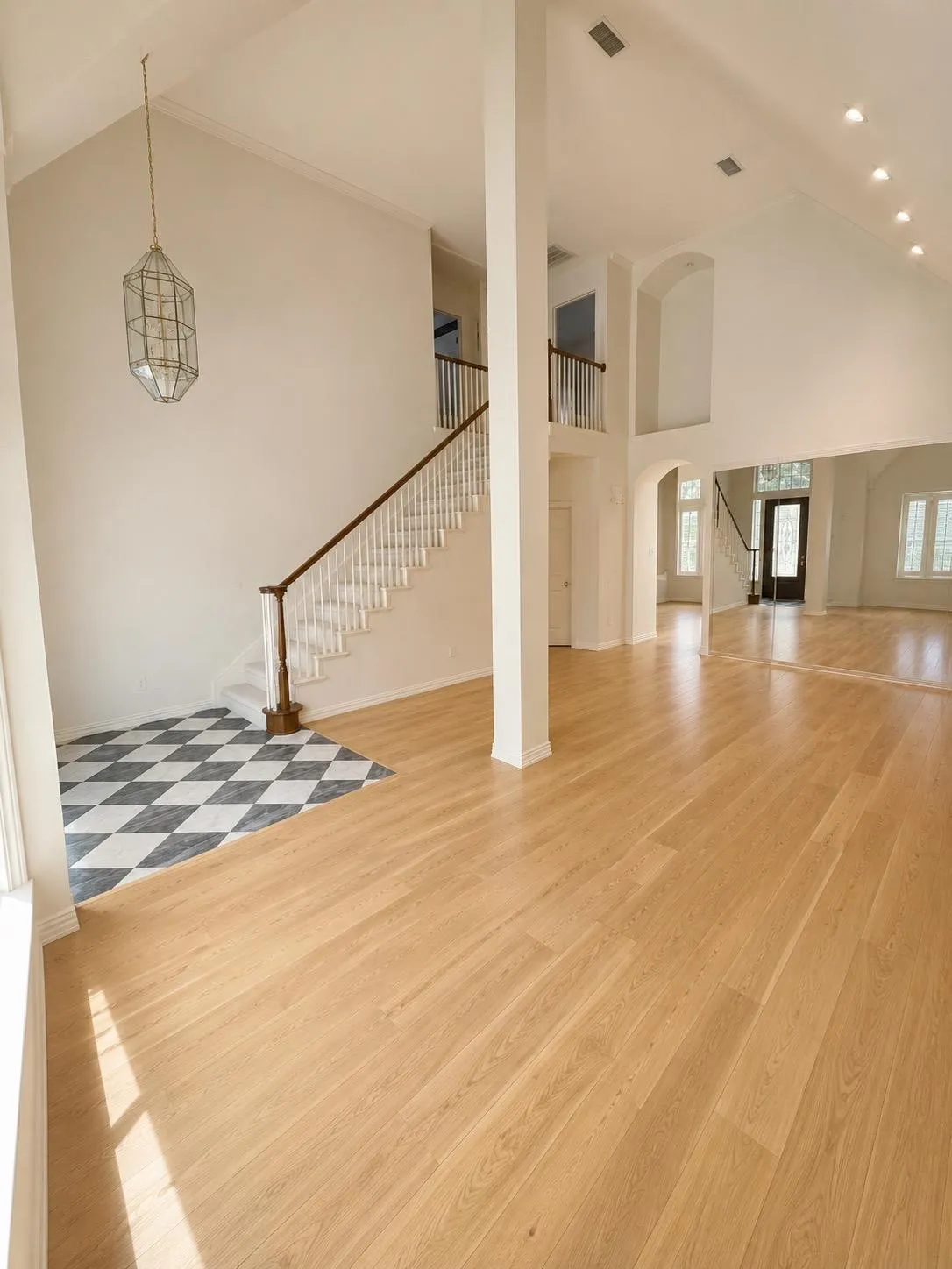 Single Family Residence For Sale in Collin County , 18283 Meandering Way, Dallas, Texas 75252, 3 Bedroom, 3 Bathroom, 2 Garage spaces, 2,564 Sqft, built in 1996, mls#21403362, Real Estate Agent in Dallas, Homes For Sale in Collin county, Homes For Sale in Dallas, Realtor in Dallas Texas, Real Estate Brokerage Independent Realty Texas, Luminita Cordes Realtor