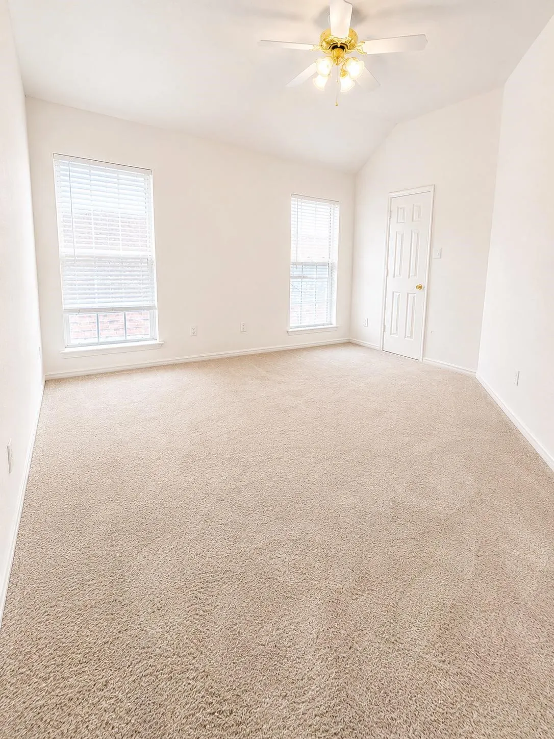 Single Family Residence For Sale in Collin County , 18283 Meandering Way, Dallas, Texas 75252, 3 Bedroom, 3 Bathroom, 2 Garage spaces, 2,564 Sqft, built in 1996, mls#21403362, Real Estate Agent in Dallas, Homes For Sale in Collin county, Homes For Sale in Dallas, Realtor in Dallas Texas, Real Estate Brokerage Independent Realty Texas, Luminita Cordes Realtor