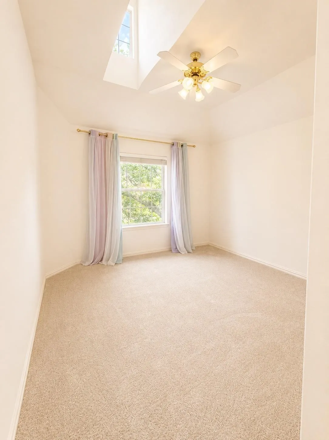 Single Family Residence For Sale in Collin County , 18283 Meandering Way, Dallas, Texas 75252, 3 Bedroom, 3 Bathroom, 2 Garage spaces, 2,564 Sqft, built in 1996, mls#21403362, Real Estate Agent in Dallas, Homes For Sale in Collin county, Homes For Sale in Dallas, Realtor in Dallas Texas, Real Estate Brokerage Independent Realty Texas, Luminita Cordes Realtor