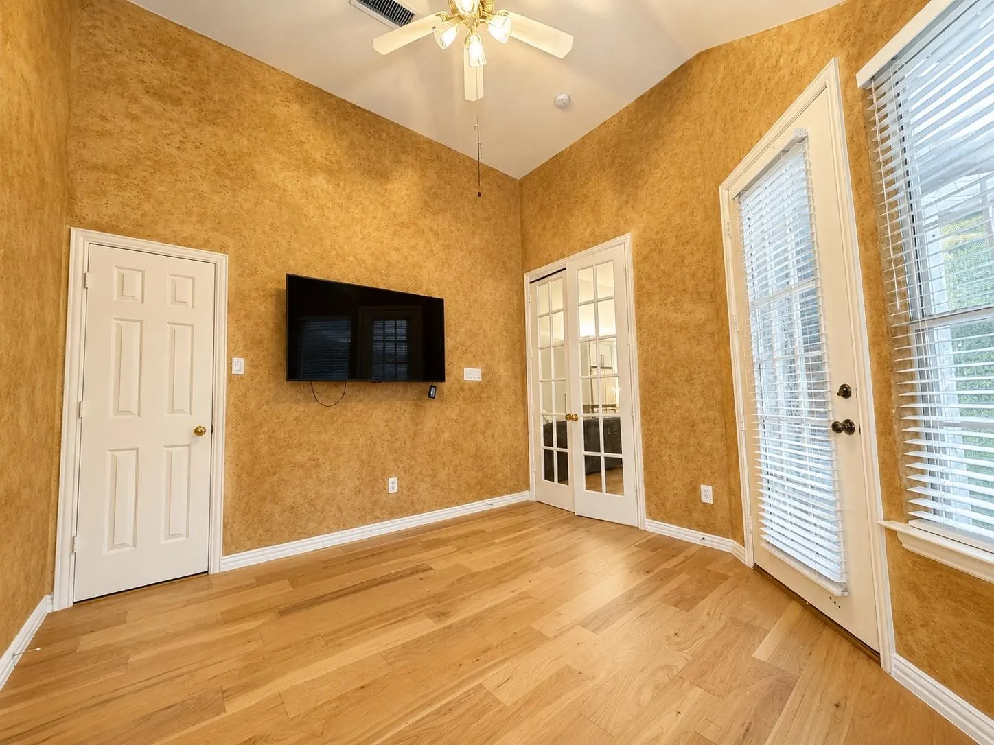 Single Family Residence For Sale in Collin County , 18283 Meandering Way, Dallas, Texas 75252, 3 Bedroom, 3 Bathroom, 2 Garage spaces, 2,564 Sqft, built in 1996, mls#21403362, Real Estate Agent in Dallas, Homes For Sale in Collin county, Homes For Sale in Dallas, Realtor in Dallas Texas, Real Estate Brokerage Independent Realty Texas, Luminita Cordes Realtor