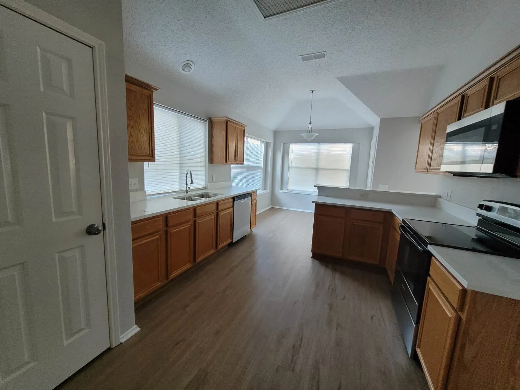 Single Family Residence For Rent in Tarrant County , 4609 Parkview Lane, Fort Worth, Texas 76137, 3 Bedroom, 2 Bathroom, 2 Garage spaces, 1,713 Sqft, built in 1997, mls#21403392, Real Estate Agent in Fort Worth, Homes For Rent in Tarrant county, Homes For Rent in Fort Worth, Realtor in Fort Worth Texas, Real Estate Brokerage Independent Realty Texas, Luminita Cordes Realtor