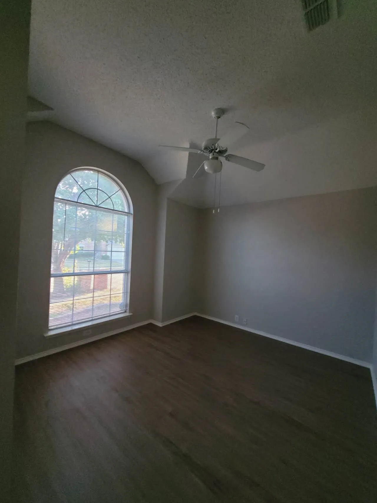 Single Family Residence For Rent in Tarrant County , 4609 Parkview Lane, Fort Worth, Texas 76137, 3 Bedroom, 2 Bathroom, 2 Garage spaces, 1,713 Sqft, built in 1997, mls#21403392, Real Estate Agent in Fort Worth, Homes For Rent in Tarrant county, Homes For Rent in Fort Worth, Realtor in Fort Worth Texas, Real Estate Brokerage Independent Realty Texas, Luminita Cordes Realtor