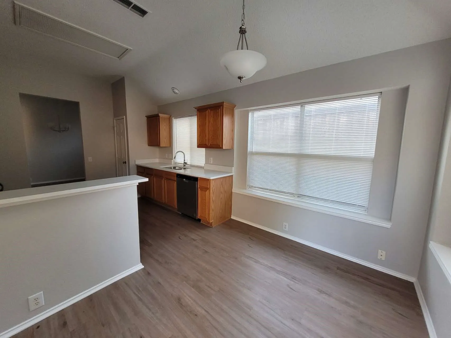 Single Family Residence For Rent in Tarrant County , 4609 Parkview Lane, Fort Worth, Texas 76137, 3 Bedroom, 2 Bathroom, 2 Garage spaces, 1,713 Sqft, built in 1997, mls#21403392, Real Estate Agent in Fort Worth, Homes For Rent in Tarrant county, Homes For Rent in Fort Worth, Realtor in Fort Worth Texas, Real Estate Brokerage Independent Realty Texas, Luminita Cordes Realtor