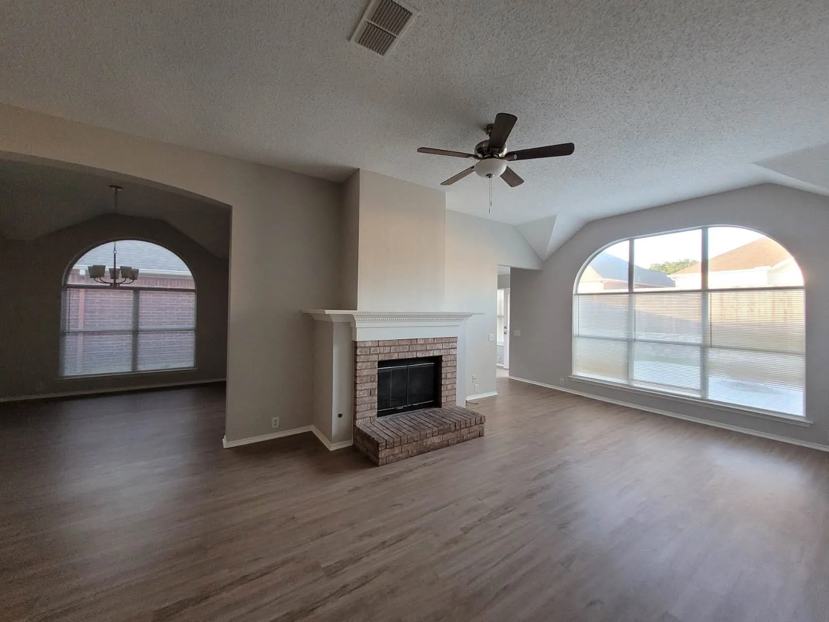 Single Family Residence For Rent in Tarrant County , 4609 Parkview Lane, Fort Worth, Texas 76137, 3 Bedroom, 2 Bathroom, 2 Garage spaces, 1,713 Sqft, built in 1997, mls#21403392, Real Estate Agent in Fort Worth, Homes For Rent in Tarrant county, Homes For Rent in Fort Worth, Realtor in Fort Worth Texas, Real Estate Brokerage Independent Realty Texas, Luminita Cordes Realtor