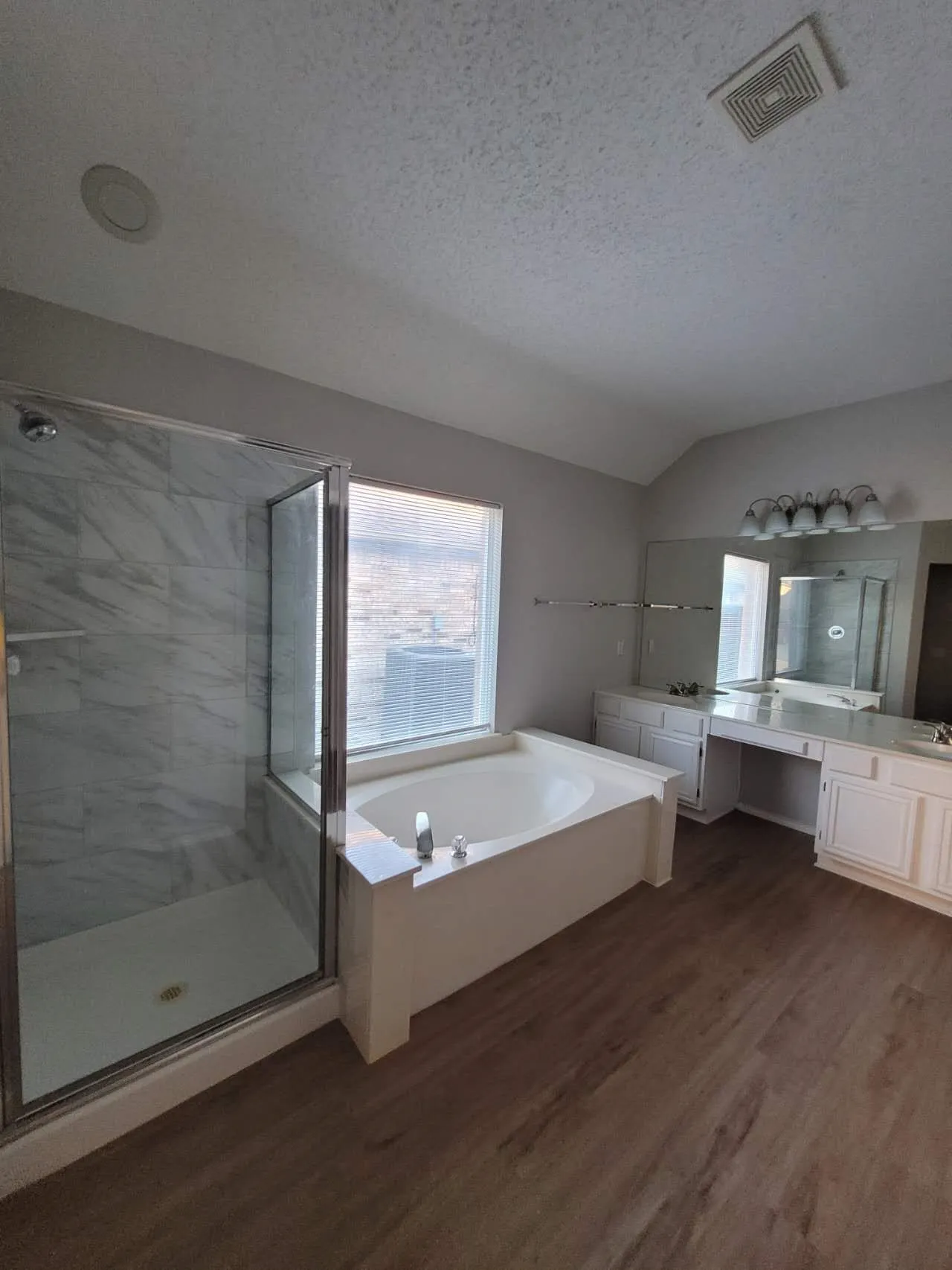 Single Family Residence For Rent in Tarrant County , 4609 Parkview Lane, Fort Worth, Texas 76137, 3 Bedroom, 2 Bathroom, 2 Garage spaces, 1,713 Sqft, built in 1997, mls#21403392, Real Estate Agent in Fort Worth, Homes For Rent in Tarrant county, Homes For Rent in Fort Worth, Realtor in Fort Worth Texas, Real Estate Brokerage Independent Realty Texas, Luminita Cordes Realtor