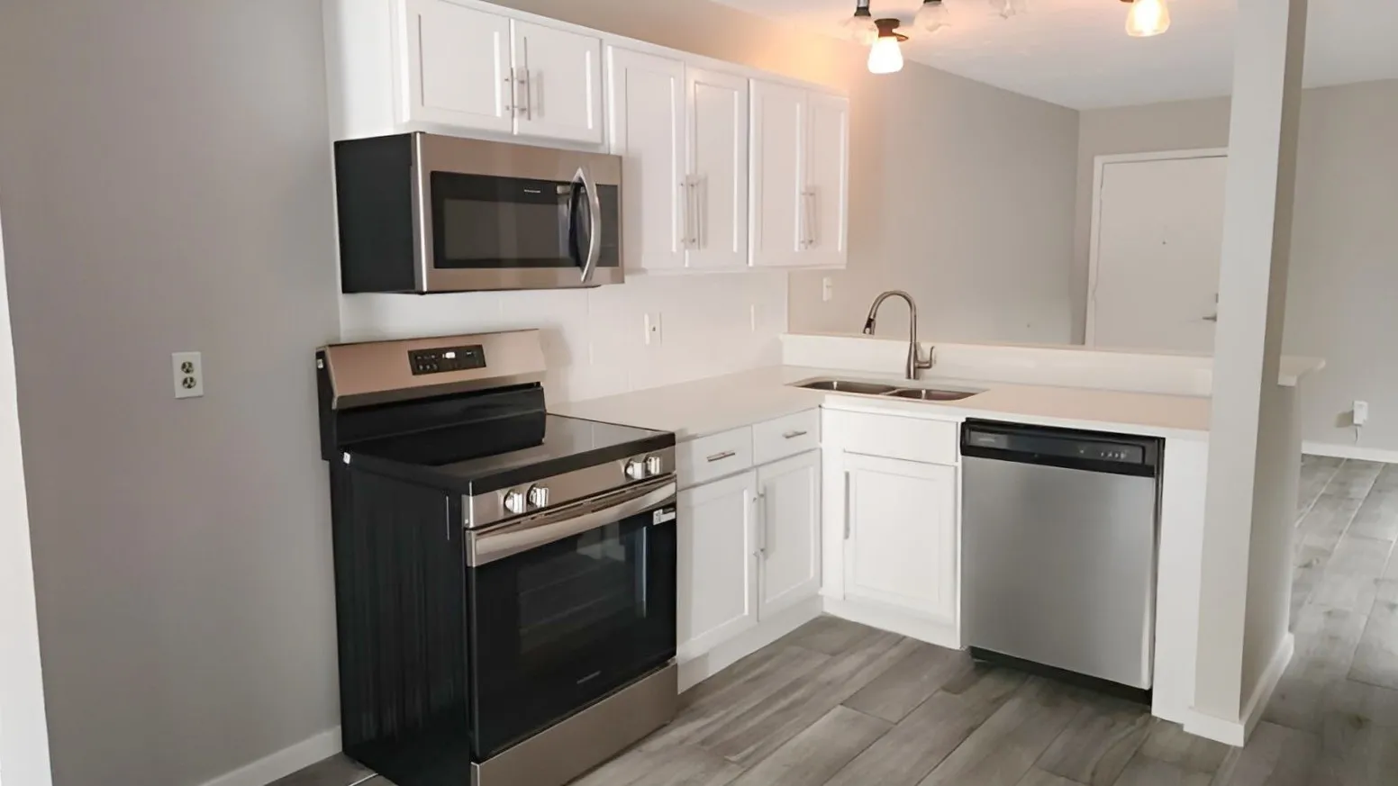 Condominium For Sale in Dallas County , 2627 Douglas Avenue 121, Dallas, Texas 75219, 2 Bedroom, 1 Bathroom, Garage spaces, 840 Sqft, built in 1972, mls#21403393, Real Estate Agent in Dallas, Homes For Sale in Dallas county, Homes For Sale in Dallas, Realtor in Dallas Texas, Real Estate Brokerage Independent Realty Texas, Luminita Cordes Realtor