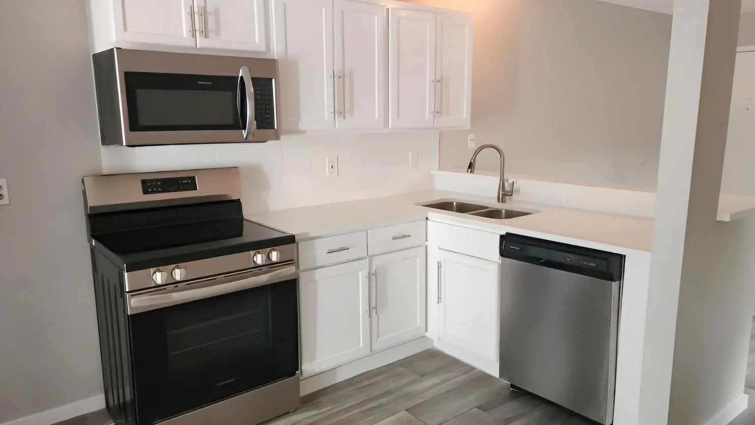 Condominium For Sale in Dallas County , 2627 Douglas Avenue 121, Dallas, Texas 75219, 2 Bedroom, 1 Bathroom, Garage spaces, 840 Sqft, built in 1972, mls#21403393, Real Estate Agent in Dallas, Homes For Sale in Dallas county, Homes For Sale in Dallas, Realtor in Dallas Texas, Real Estate Brokerage Independent Realty Texas, Luminita Cordes Realtor