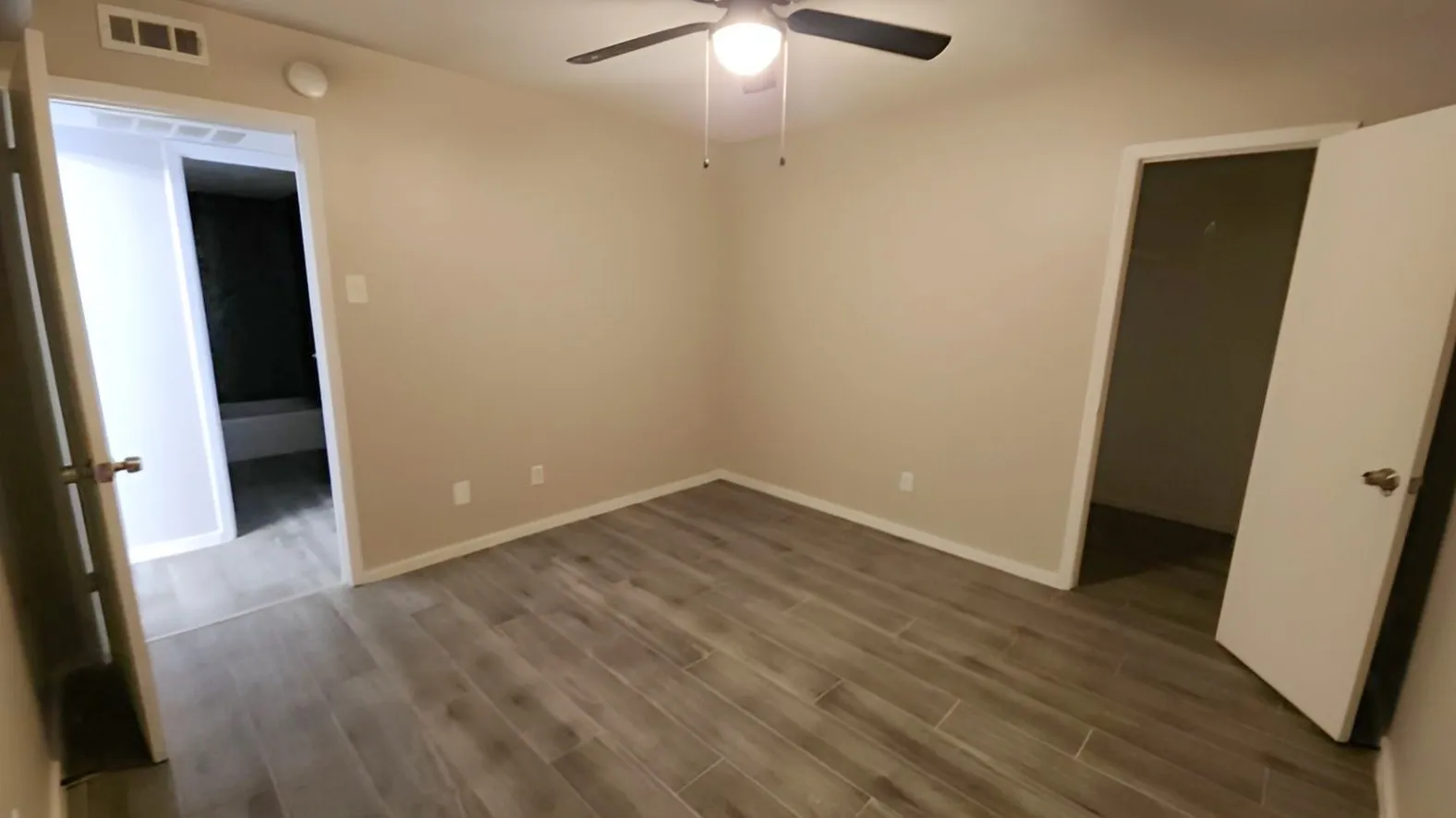 Condominium For Sale in Dallas County , 2627 Douglas Avenue 121, Dallas, Texas 75219, 2 Bedroom, 1 Bathroom, Garage spaces, 840 Sqft, built in 1972, mls#21403393, Real Estate Agent in Dallas, Homes For Sale in Dallas county, Homes For Sale in Dallas, Realtor in Dallas Texas, Real Estate Brokerage Independent Realty Texas, Luminita Cordes Realtor