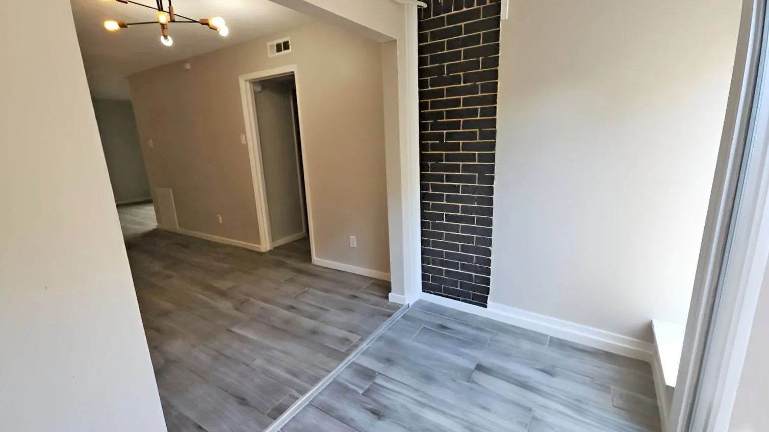 Condominium For Sale in Dallas County , 2627 Douglas Avenue 121, Dallas, Texas 75219, 2 Bedroom, 1 Bathroom, Garage spaces, 840 Sqft, built in 1972, mls#21403393, Real Estate Agent in Dallas, Homes For Sale in Dallas county, Homes For Sale in Dallas, Realtor in Dallas Texas, Real Estate Brokerage Independent Realty Texas, Luminita Cordes Realtor