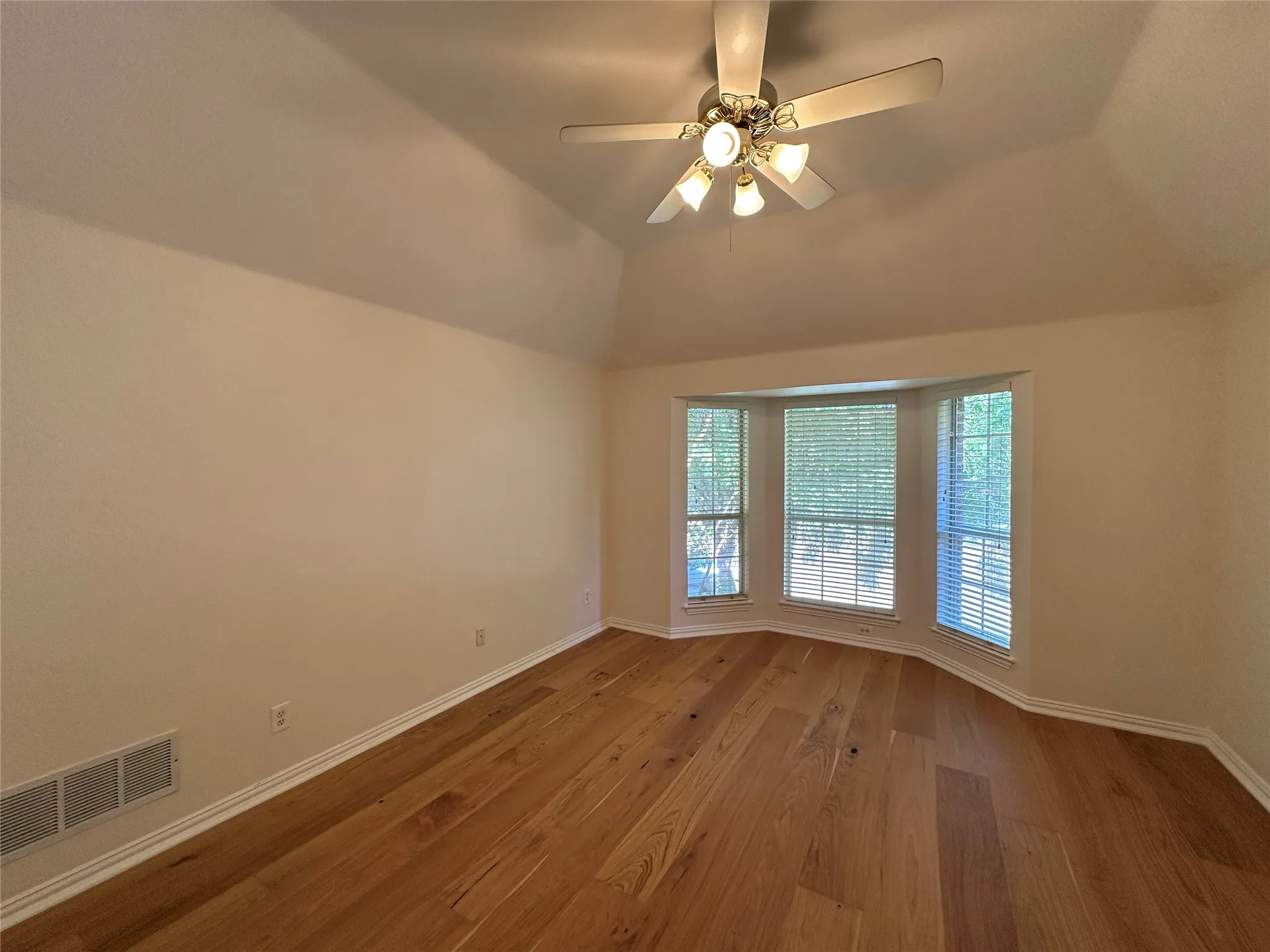Single Family Residence For Sale in Collin County , 1107 Dunlay Court, Allen, Texas 75013, 5 Bedroom, 4 Bathroom, 3 Garage spaces, 3,243 Sqft, built in 1997, mls#21403376, Real Estate Agent in Allen, Homes For Sale in Collin county, Homes For Sale in Allen, Realtor in Allen Texas, Real Estate Brokerage Independent Realty Texas, Luminita Cordes Realtor