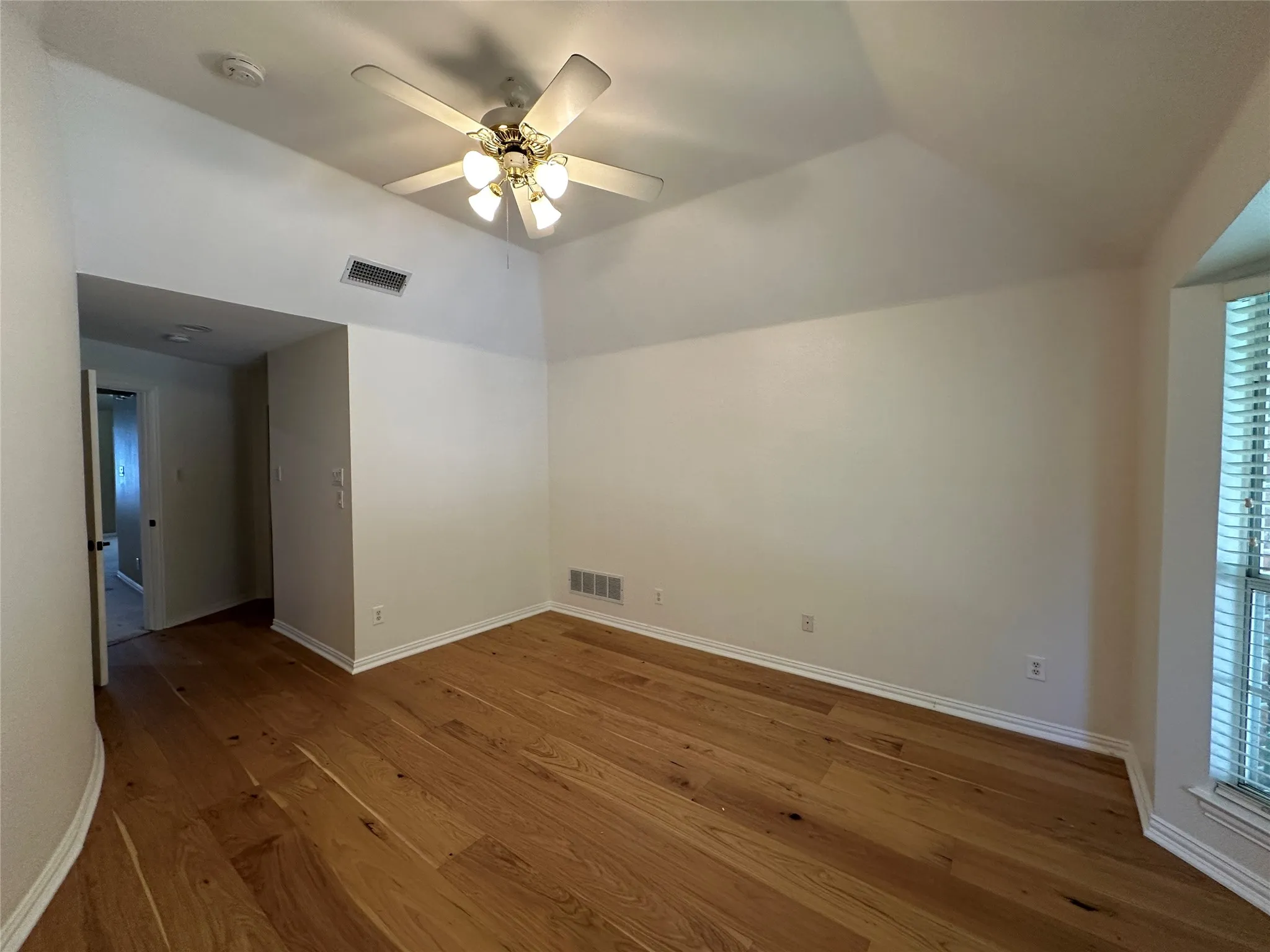 Single Family Residence For Sale in Collin County , 1107 Dunlay Court, Allen, Texas 75013, 5 Bedroom, 4 Bathroom, 3 Garage spaces, 3,243 Sqft, built in 1997, mls#21403376, Real Estate Agent in Allen, Homes For Sale in Collin county, Homes For Sale in Allen, Realtor in Allen Texas, Real Estate Brokerage Independent Realty Texas, Luminita Cordes Realtor