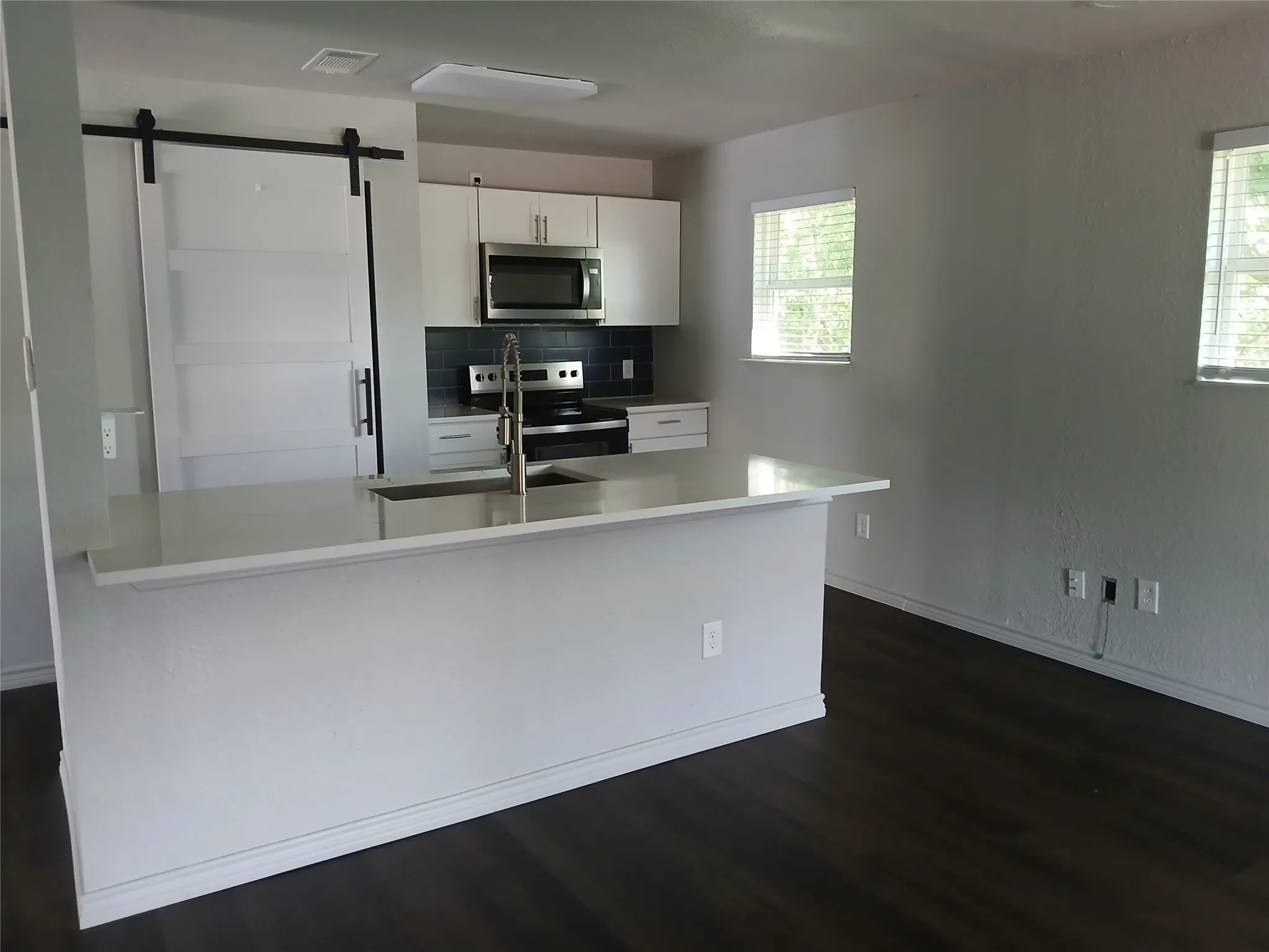 Single Family Residence For Rent in Henderson County , 242 AUTUMN WOOD Trail, Gun Barrel City, Texas 75156, 3 Bedroom, 1 Bathroom, Garage spaces, 864 Sqft, built in 1988, mls#21403397, Real Estate Agent in Gun Barrel City, Homes For Rent in Henderson county, Homes For Rent in Gun Barrel City, Realtor in Gun Barrel City Texas, Real Estate Brokerage Independent Realty Texas, Luminita Cordes Realtor