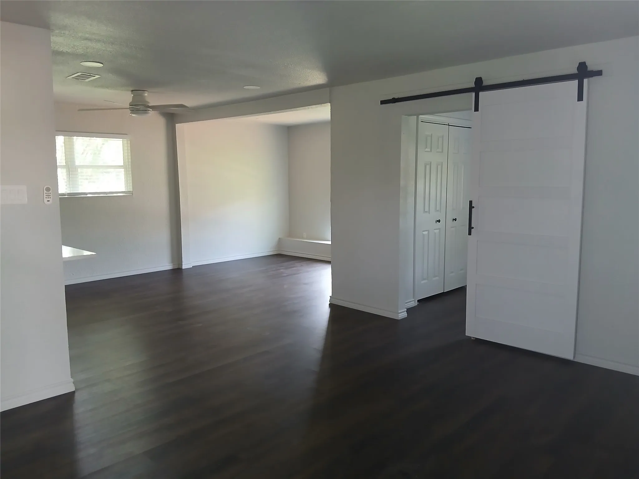 Single Family Residence For Rent in Henderson County , 242 AUTUMN WOOD Trail, Gun Barrel City, Texas 75156, 3 Bedroom, 1 Bathroom, Garage spaces, 864 Sqft, built in 1988, mls#21403397, Real Estate Agent in Gun Barrel City, Homes For Rent in Henderson county, Homes For Rent in Gun Barrel City, Realtor in Gun Barrel City Texas, Real Estate Brokerage Independent Realty Texas, Luminita Cordes Realtor