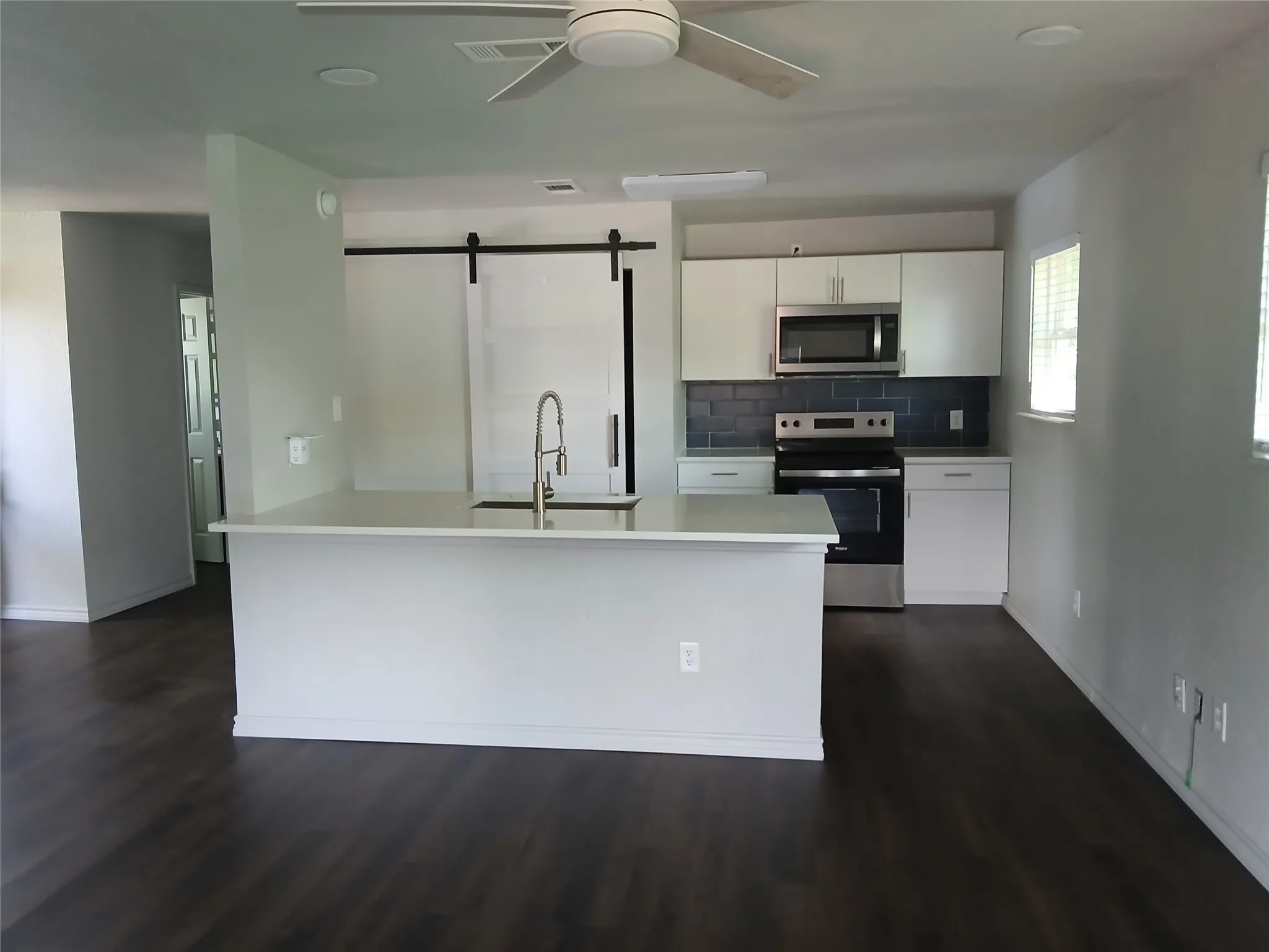 Single Family Residence For Rent in Henderson County , 242 AUTUMN WOOD Trail, Gun Barrel City, Texas 75156, 3 Bedroom, 1 Bathroom, Garage spaces, 864 Sqft, built in 1988, mls#21403397, Real Estate Agent in Gun Barrel City, Homes For Rent in Henderson county, Homes For Rent in Gun Barrel City, Realtor in Gun Barrel City Texas, Real Estate Brokerage Independent Realty Texas, Luminita Cordes Realtor
