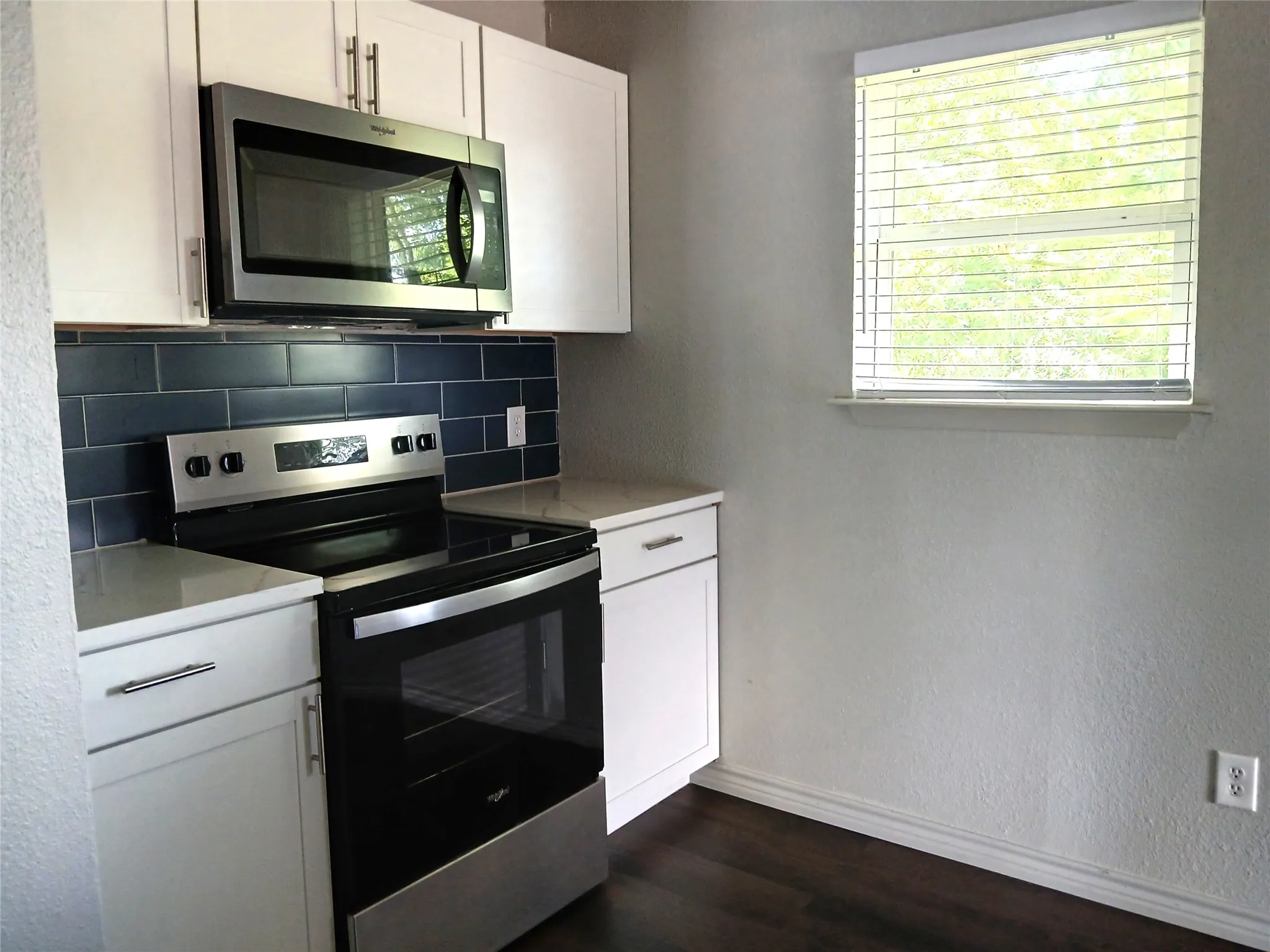 Single Family Residence For Rent in Henderson County , 242 AUTUMN WOOD Trail, Gun Barrel City, Texas 75156, 3 Bedroom, 1 Bathroom, Garage spaces, 864 Sqft, built in 1988, mls#21403397, Real Estate Agent in Gun Barrel City, Homes For Rent in Henderson county, Homes For Rent in Gun Barrel City, Realtor in Gun Barrel City Texas, Real Estate Brokerage Independent Realty Texas, Luminita Cordes Realtor