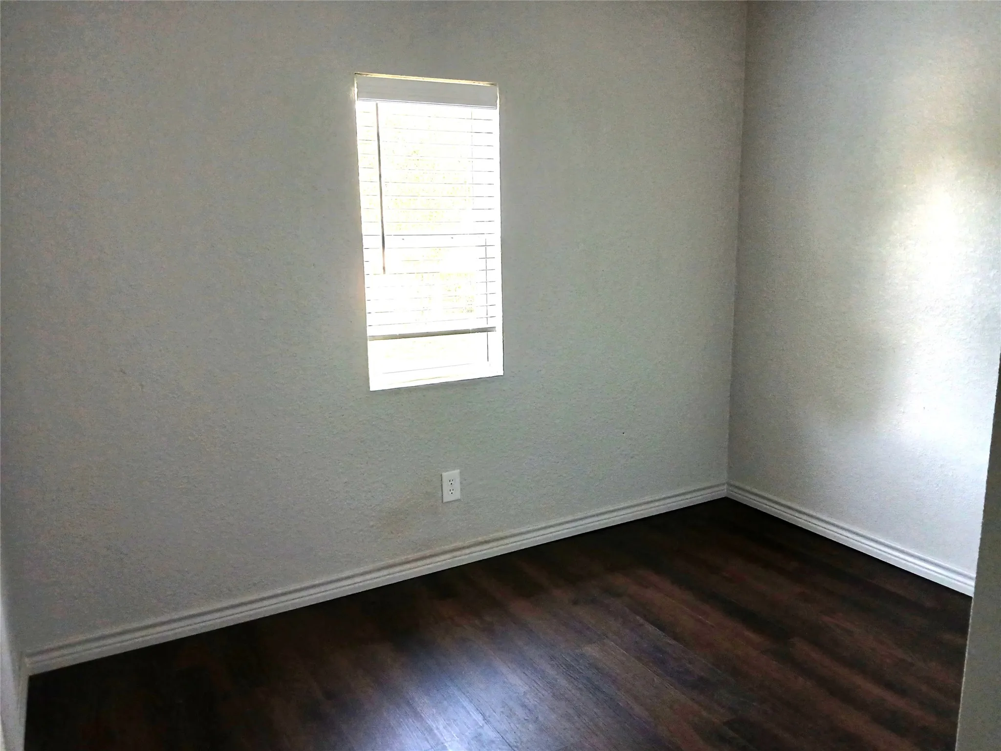 Single Family Residence For Rent in Henderson County , 242 AUTUMN WOOD Trail, Gun Barrel City, Texas 75156, 3 Bedroom, 1 Bathroom, Garage spaces, 864 Sqft, built in 1988, mls#21403397, Real Estate Agent in Gun Barrel City, Homes For Rent in Henderson county, Homes For Rent in Gun Barrel City, Realtor in Gun Barrel City Texas, Real Estate Brokerage Independent Realty Texas, Luminita Cordes Realtor