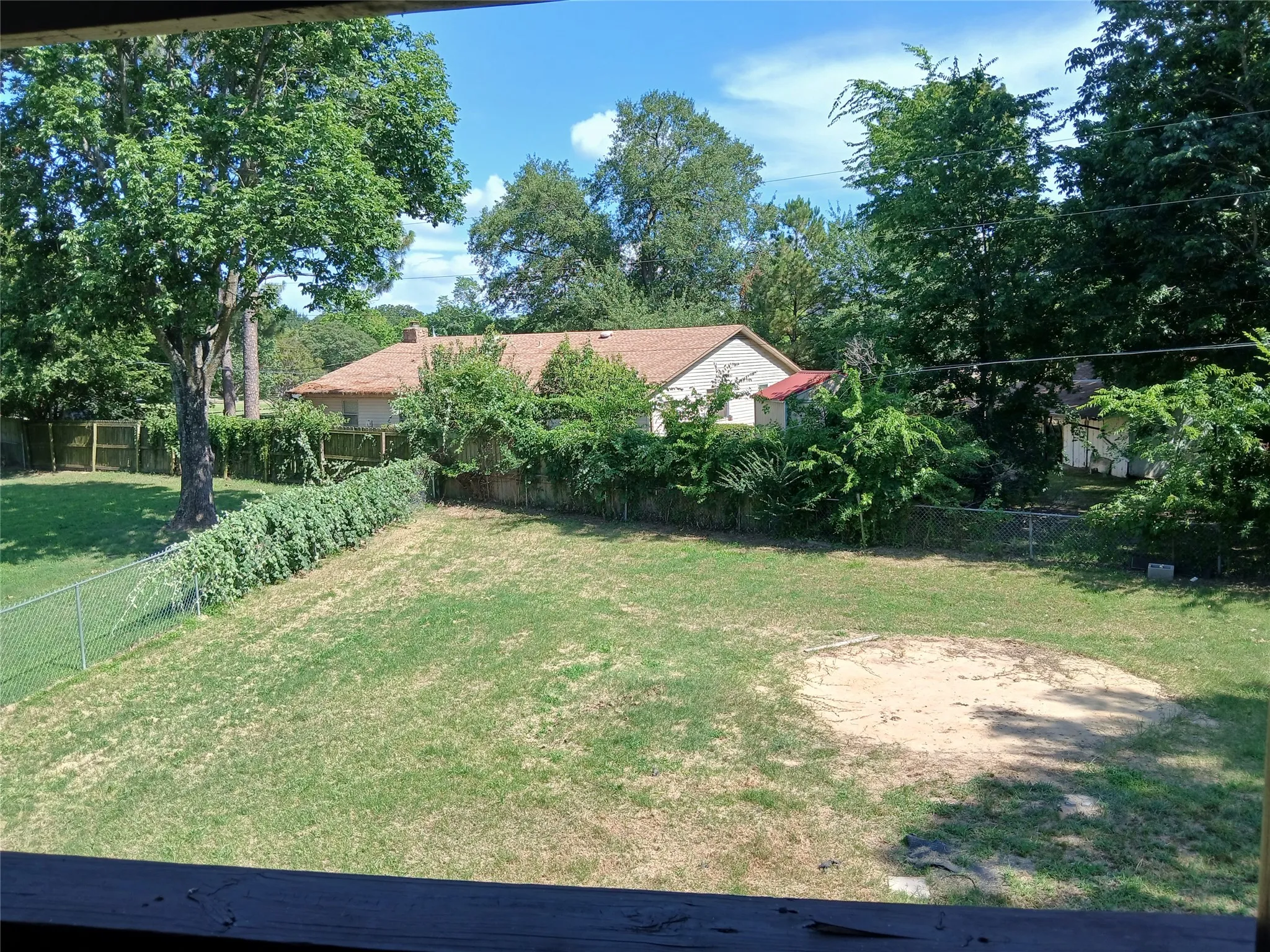 Single Family Residence For Rent in Henderson County , 242 AUTUMN WOOD Trail, Gun Barrel City, Texas 75156, 3 Bedroom, 1 Bathroom, Garage spaces, 864 Sqft, built in 1988, mls#21403397, Real Estate Agent in Gun Barrel City, Homes For Rent in Henderson county, Homes For Rent in Gun Barrel City, Realtor in Gun Barrel City Texas, Real Estate Brokerage Independent Realty Texas, Luminita Cordes Realtor