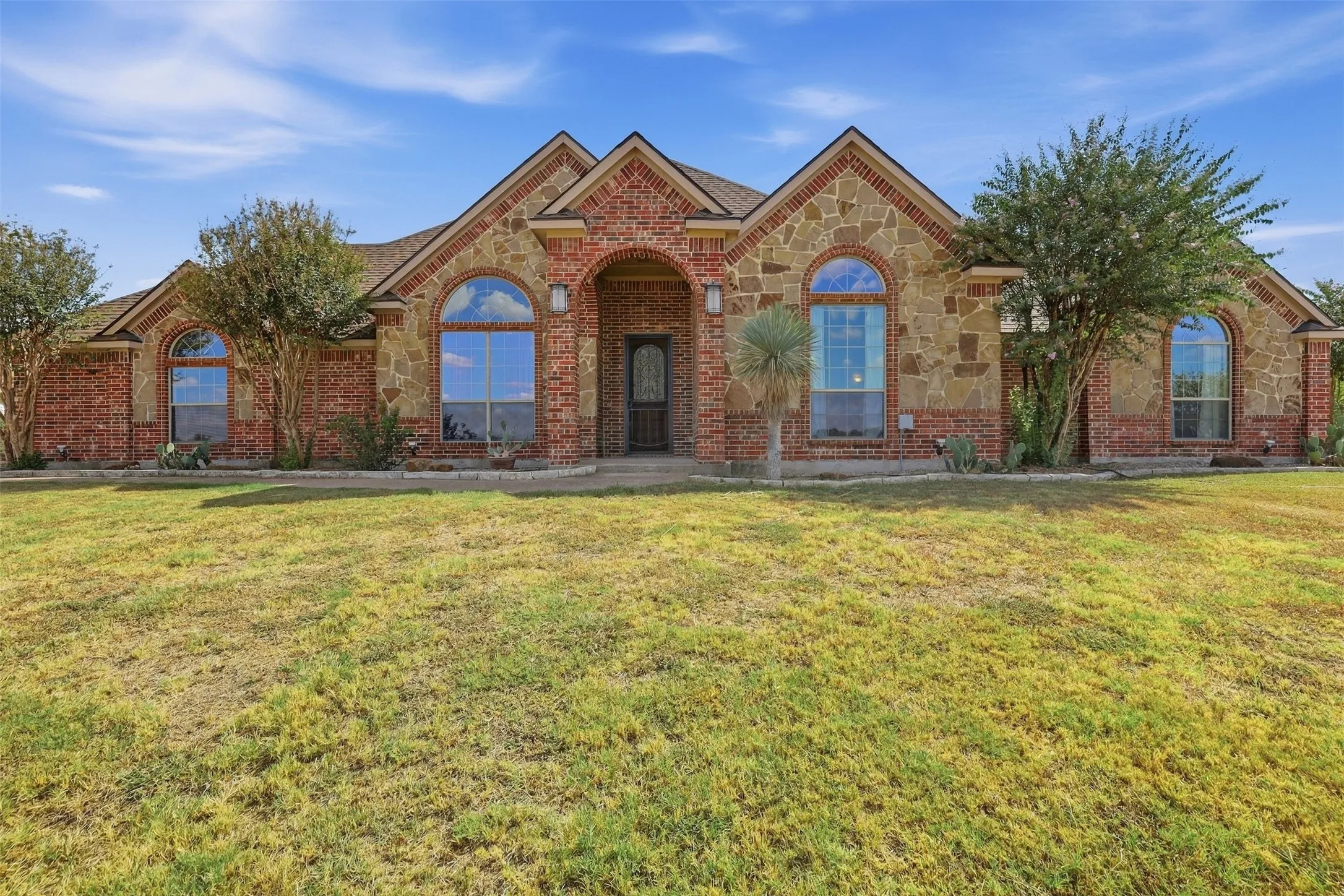 Single Family Residence For Sale in Parker County , 454 Stone Mountain Court, Cresson, Texas 76035, 3 Bedroom, 3 Bathroom, 2 Garage spaces, 2,478 Sqft, built in 2006, mls#21382508, Real Estate Agent in Cresson, Homes For Sale in Parker county, Homes For Sale in Cresson, Realtor in Cresson Texas, Real Estate Brokerage Independent Realty Texas, Luminita Cordes Realtor