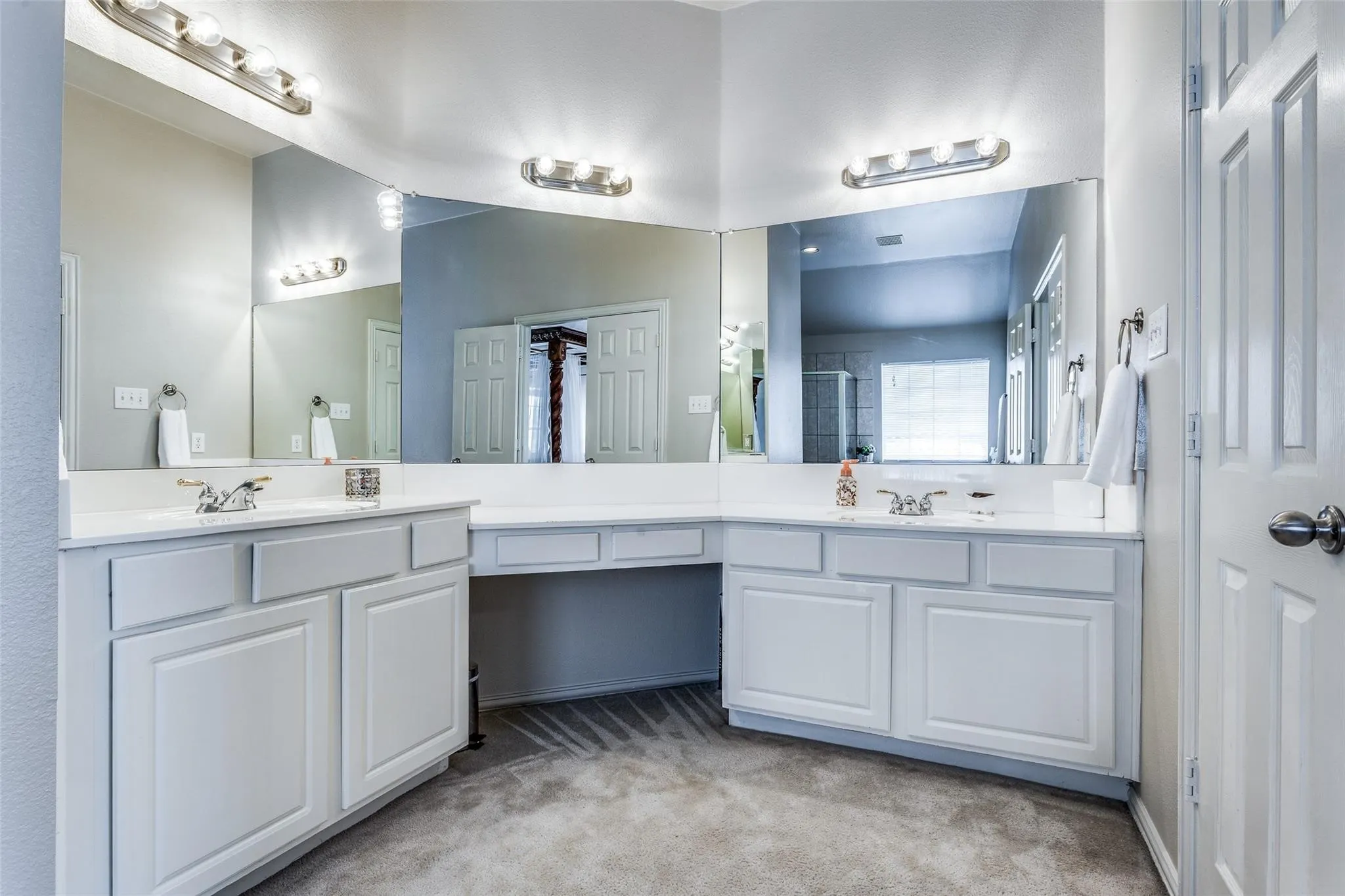 Single Family Residence For Sale in Denton County , 6504 Autumn Trail, The Colony, Texas 75056, 5 Bedroom, 3 Bathroom, 2 Garage spaces, 3,505 Sqft, built in 2000, mls#21403400, Real Estate Agent in The Colony, Homes For Sale in Denton county, Homes For Sale in The Colony, Realtor in The Colony Texas, Real Estate Brokerage Independent Realty Texas, Luminita Cordes Realtor