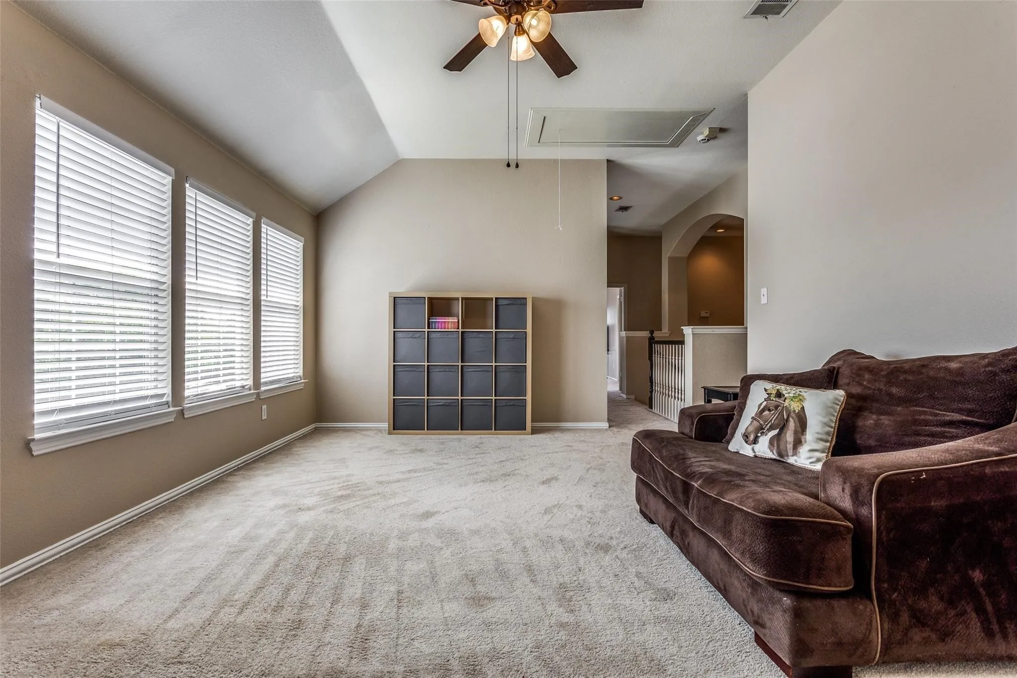 Single Family Residence For Sale in Denton County , 6504 Autumn Trail, The Colony, Texas 75056, 5 Bedroom, 3 Bathroom, 2 Garage spaces, 3,505 Sqft, built in 2000, mls#21403400, Real Estate Agent in The Colony, Homes For Sale in Denton county, Homes For Sale in The Colony, Realtor in The Colony Texas, Real Estate Brokerage Independent Realty Texas, Luminita Cordes Realtor