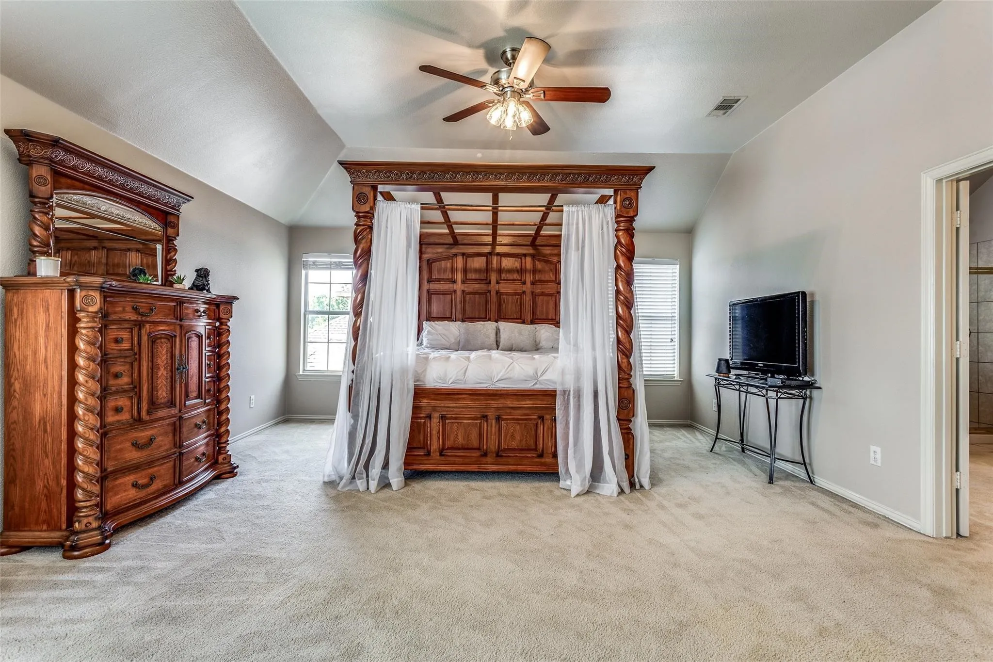 Single Family Residence For Sale in Denton County , 6504 Autumn Trail, The Colony, Texas 75056, 5 Bedroom, 3 Bathroom, 2 Garage spaces, 3,505 Sqft, built in 2000, mls#21403400, Real Estate Agent in The Colony, Homes For Sale in Denton county, Homes For Sale in The Colony, Realtor in The Colony Texas, Real Estate Brokerage Independent Realty Texas, Luminita Cordes Realtor