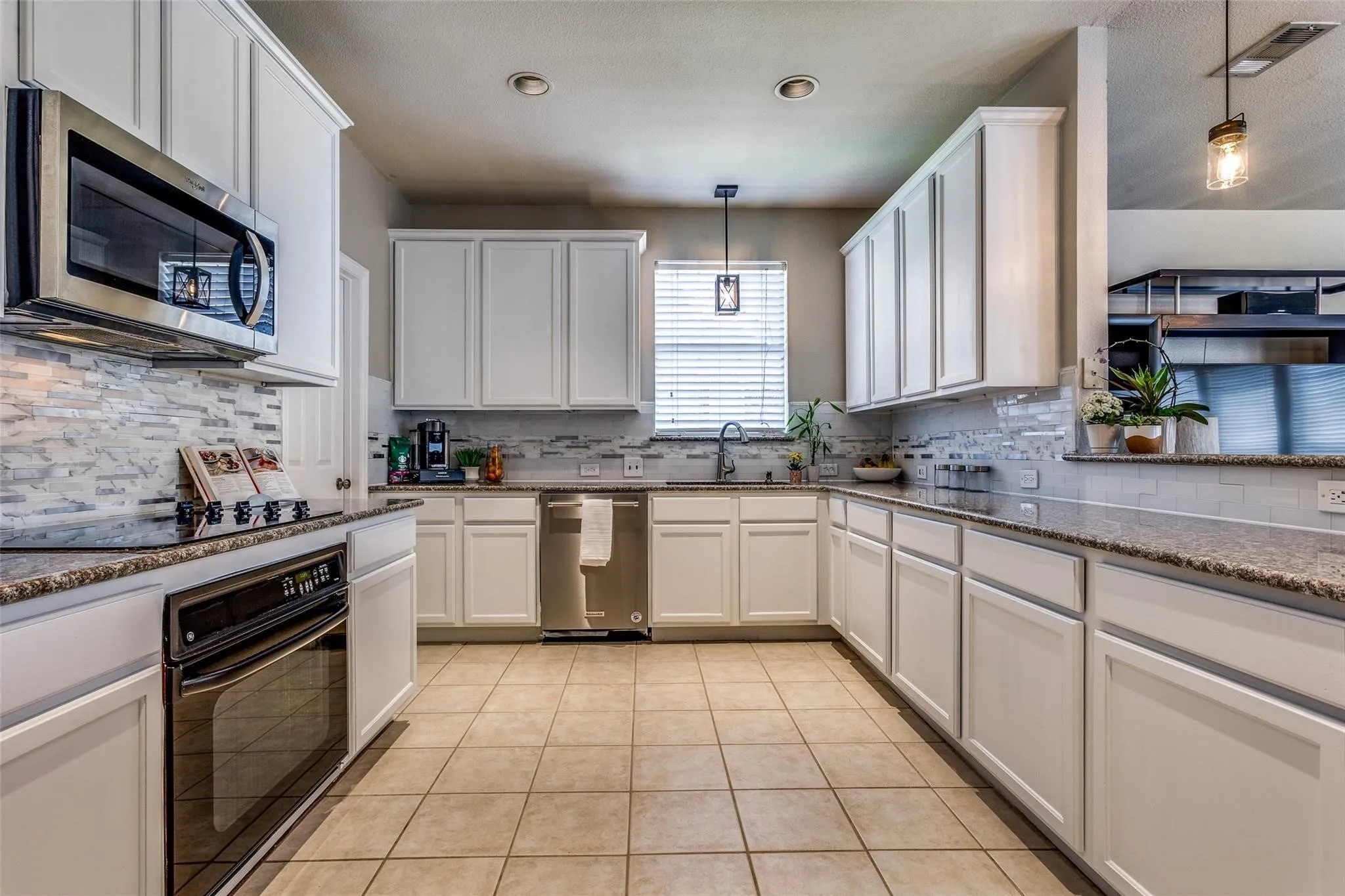 Single Family Residence For Sale in Denton County , 6504 Autumn Trail, The Colony, Texas 75056, 5 Bedroom, 3 Bathroom, 2 Garage spaces, 3,505 Sqft, built in 2000, mls#21403400, Real Estate Agent in The Colony, Homes For Sale in Denton county, Homes For Sale in The Colony, Realtor in The Colony Texas, Real Estate Brokerage Independent Realty Texas, Luminita Cordes Realtor