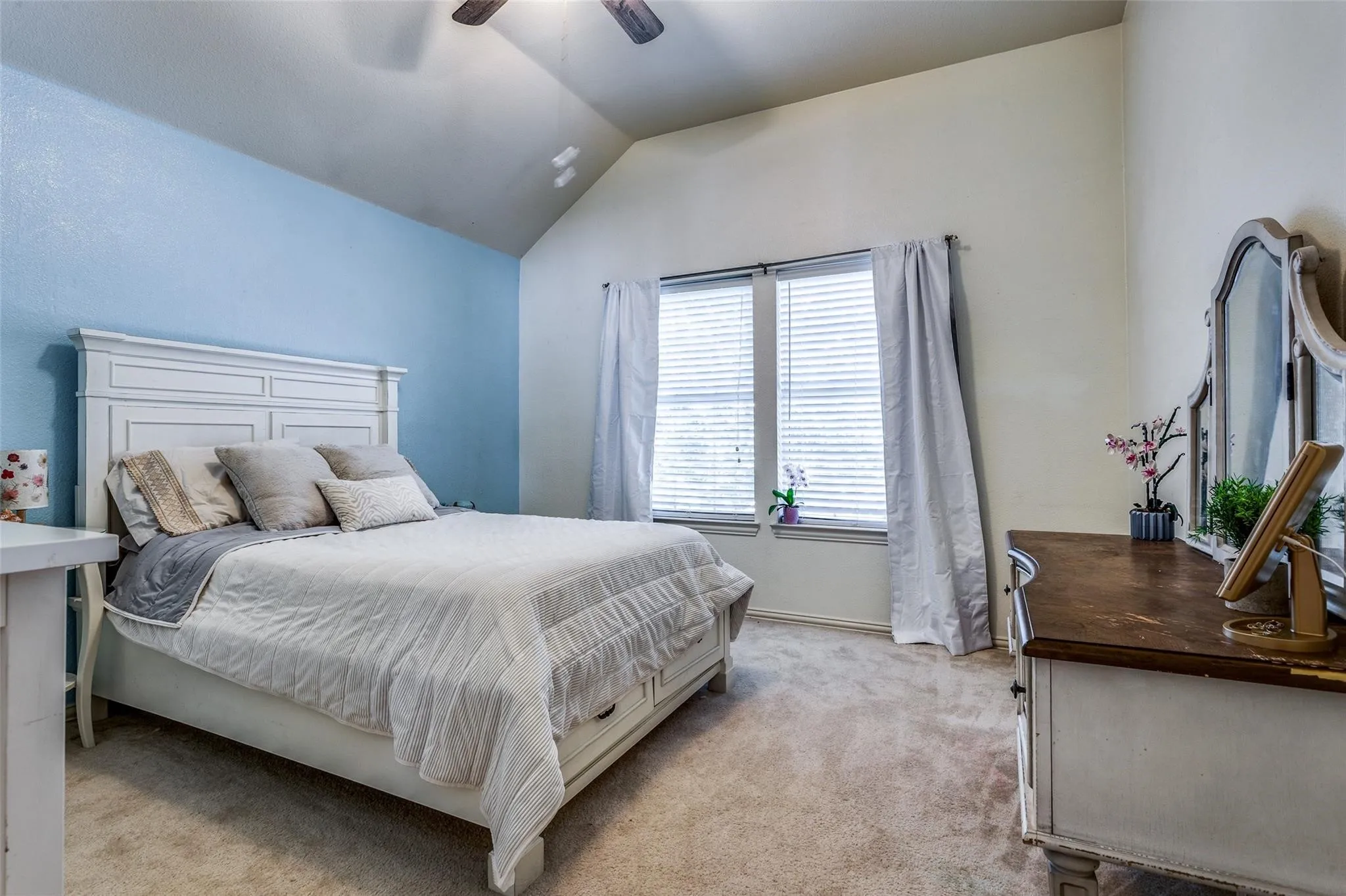 Single Family Residence For Sale in Denton County , 6504 Autumn Trail, The Colony, Texas 75056, 5 Bedroom, 3 Bathroom, 2 Garage spaces, 3,505 Sqft, built in 2000, mls#21403400, Real Estate Agent in The Colony, Homes For Sale in Denton county, Homes For Sale in The Colony, Realtor in The Colony Texas, Real Estate Brokerage Independent Realty Texas, Luminita Cordes Realtor