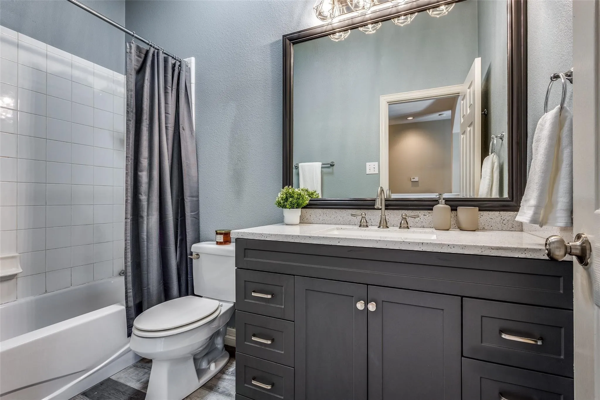 Single Family Residence For Sale in Denton County , 6504 Autumn Trail, The Colony, Texas 75056, 5 Bedroom, 3 Bathroom, 2 Garage spaces, 3,505 Sqft, built in 2000, mls#21403400, Real Estate Agent in The Colony, Homes For Sale in Denton county, Homes For Sale in The Colony, Realtor in The Colony Texas, Real Estate Brokerage Independent Realty Texas, Luminita Cordes Realtor