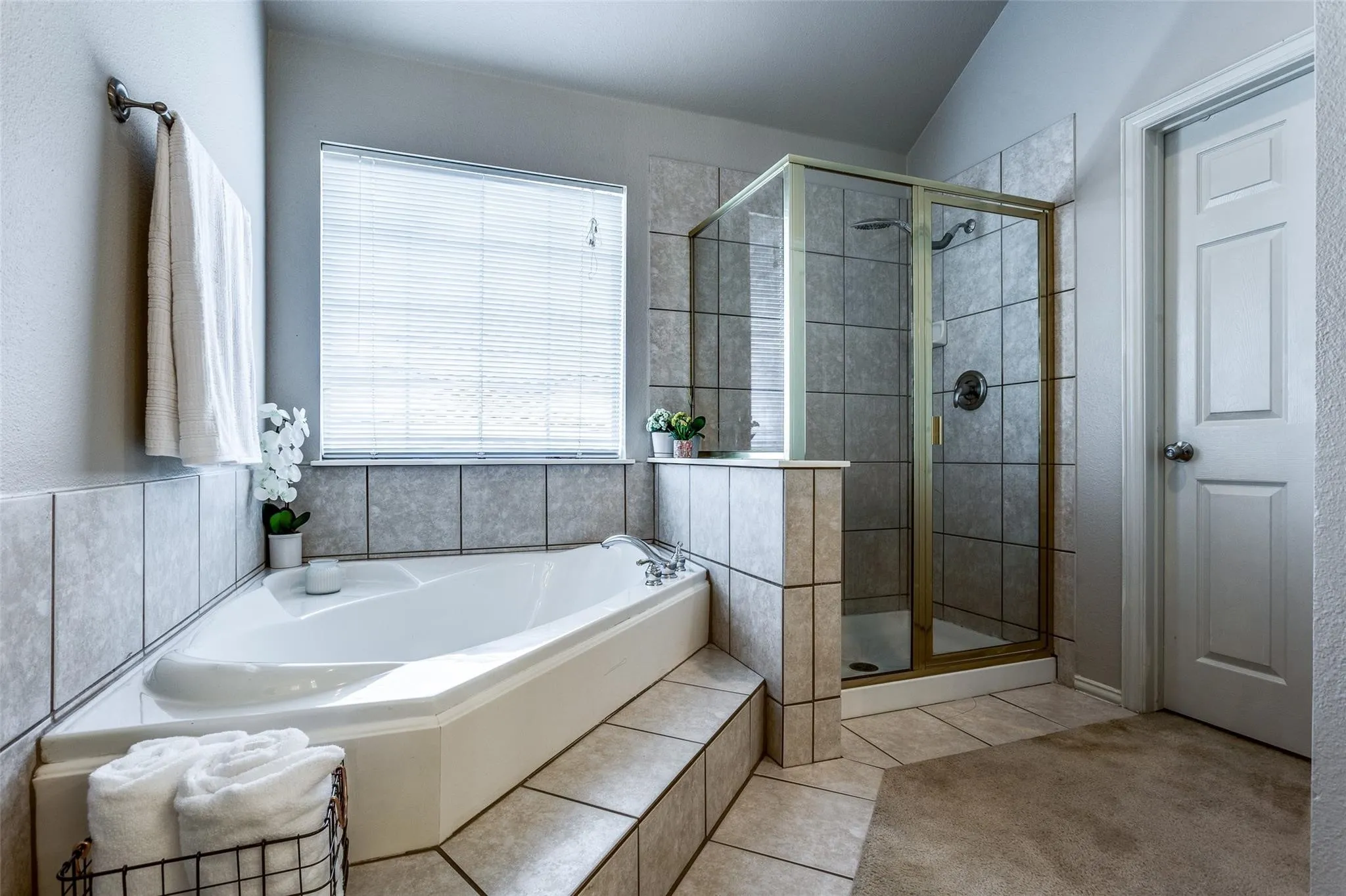 Single Family Residence For Sale in Denton County , 6504 Autumn Trail, The Colony, Texas 75056, 5 Bedroom, 3 Bathroom, 2 Garage spaces, 3,505 Sqft, built in 2000, mls#21403400, Real Estate Agent in The Colony, Homes For Sale in Denton county, Homes For Sale in The Colony, Realtor in The Colony Texas, Real Estate Brokerage Independent Realty Texas, Luminita Cordes Realtor