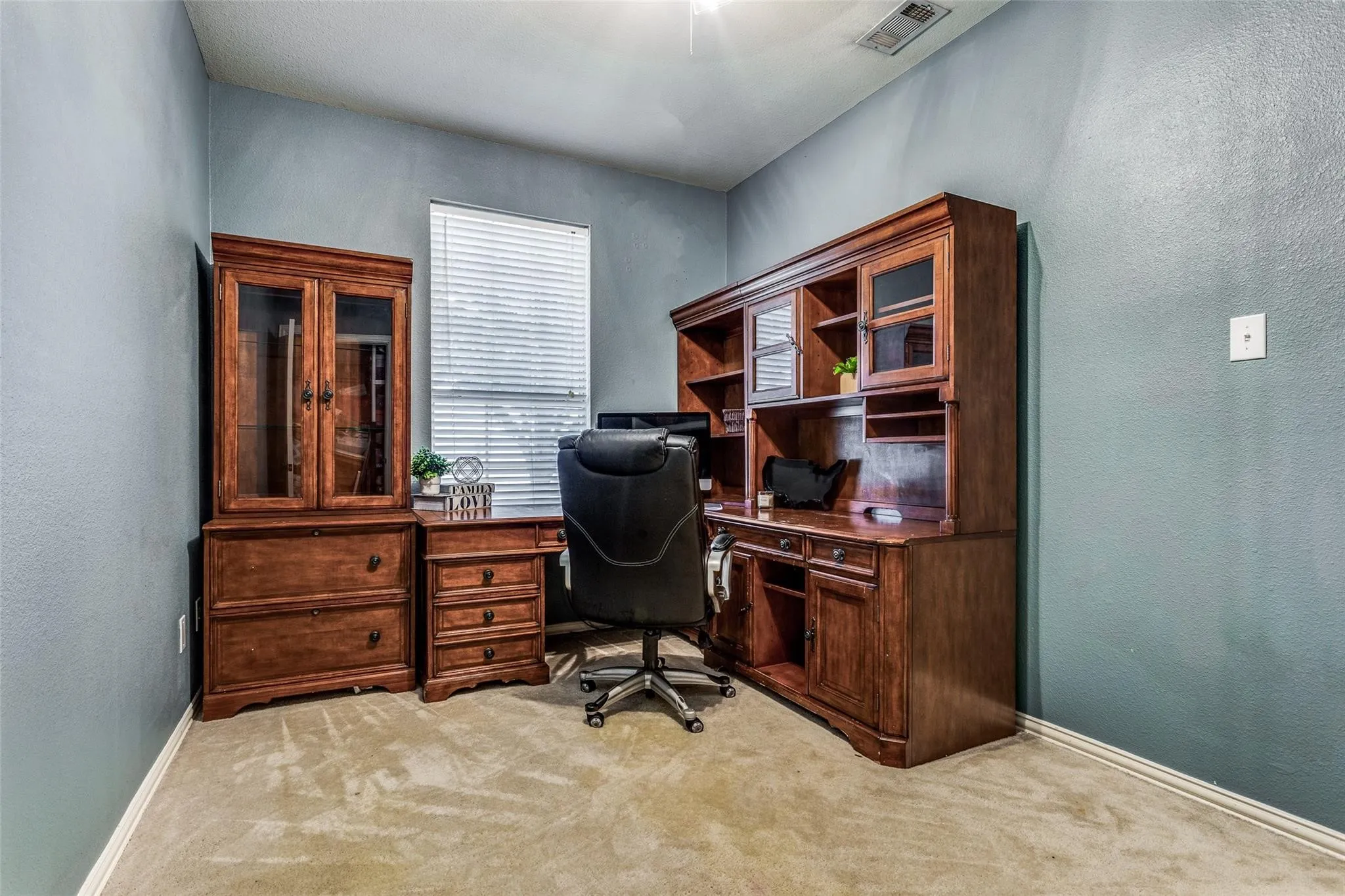 Single Family Residence For Sale in Denton County , 6504 Autumn Trail, The Colony, Texas 75056, 5 Bedroom, 3 Bathroom, 2 Garage spaces, 3,505 Sqft, built in 2000, mls#21403400, Real Estate Agent in The Colony, Homes For Sale in Denton county, Homes For Sale in The Colony, Realtor in The Colony Texas, Real Estate Brokerage Independent Realty Texas, Luminita Cordes Realtor