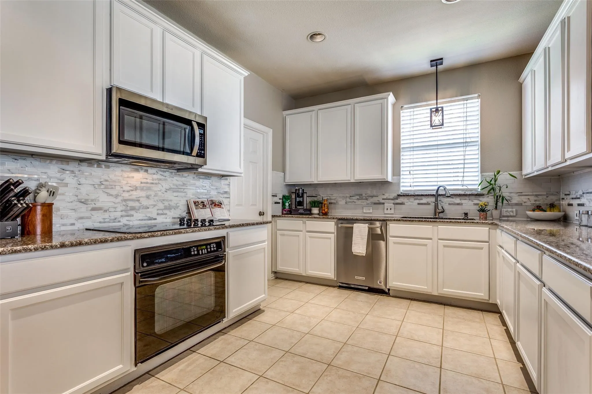 Single Family Residence For Sale in Denton County , 6504 Autumn Trail, The Colony, Texas 75056, 5 Bedroom, 3 Bathroom, 2 Garage spaces, 3,505 Sqft, built in 2000, mls#21403400, Real Estate Agent in The Colony, Homes For Sale in Denton county, Homes For Sale in The Colony, Realtor in The Colony Texas, Real Estate Brokerage Independent Realty Texas, Luminita Cordes Realtor
