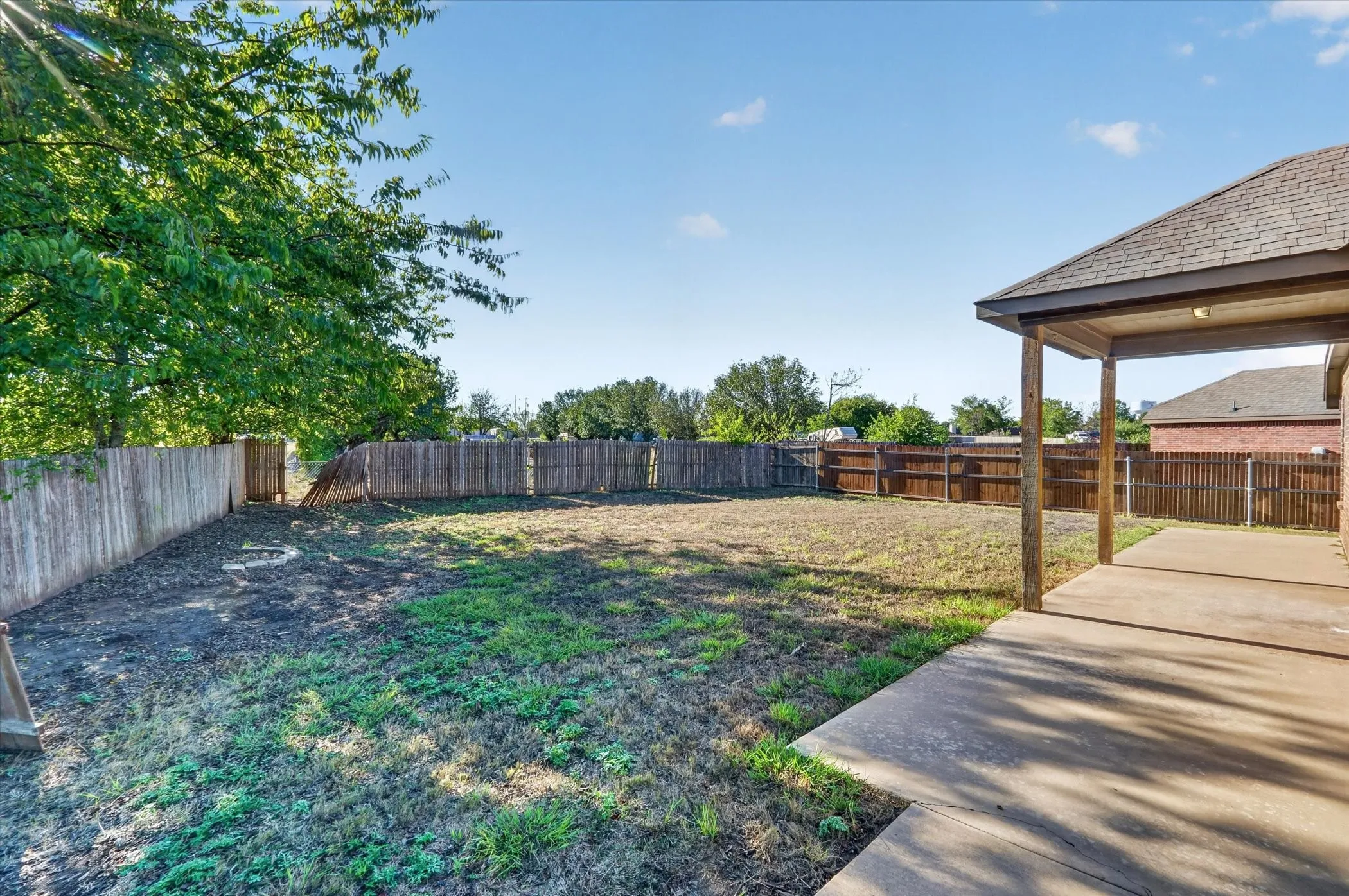Single Family Residence For Sale in Ellis County , 104 Anthony Lane, Red Oak, Texas 75154, 4 Bedroom, 2 Bathroom, 2 Garage spaces, 1,994 Sqft, built in 2014, mls#21402580, Real Estate Agent in Red Oak, Homes For Sale in Ellis county, Homes For Sale in Red Oak, Realtor in Red Oak Texas, Real Estate Brokerage Independent Realty Texas, Luminita Cordes Realtor