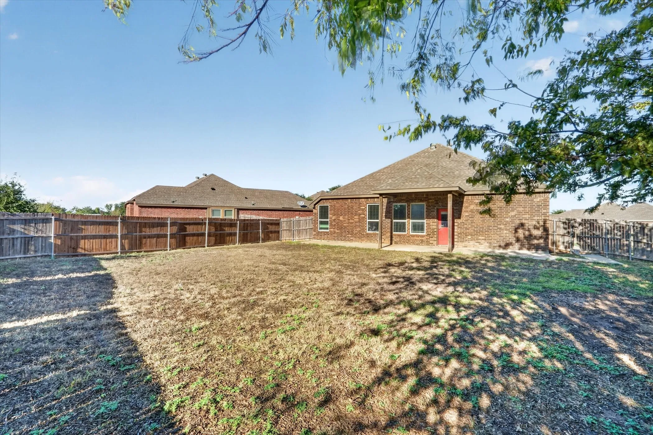 Single Family Residence For Sale in Ellis County , 104 Anthony Lane, Red Oak, Texas 75154, 4 Bedroom, 2 Bathroom, 2 Garage spaces, 1,994 Sqft, built in 2014, mls#21402580, Real Estate Agent in Red Oak, Homes For Sale in Ellis county, Homes For Sale in Red Oak, Realtor in Red Oak Texas, Real Estate Brokerage Independent Realty Texas, Luminita Cordes Realtor