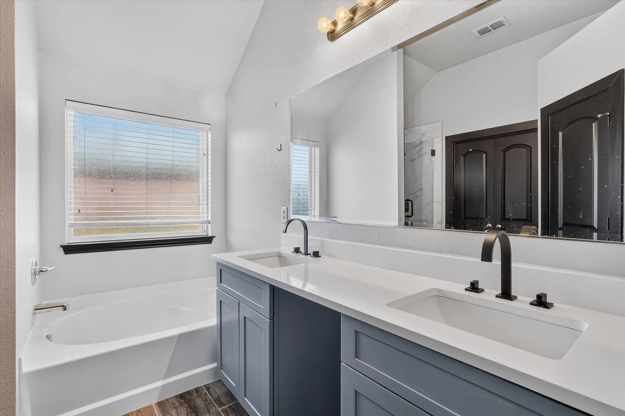 Single Family Residence For Sale in Ellis County , 104 Anthony Lane, Red Oak, Texas 75154, 4 Bedroom, 2 Bathroom, 2 Garage spaces, 1,994 Sqft, built in 2014, mls#21402580, Real Estate Agent in Red Oak, Homes For Sale in Ellis county, Homes For Sale in Red Oak, Realtor in Red Oak Texas, Real Estate Brokerage Independent Realty Texas, Luminita Cordes Realtor