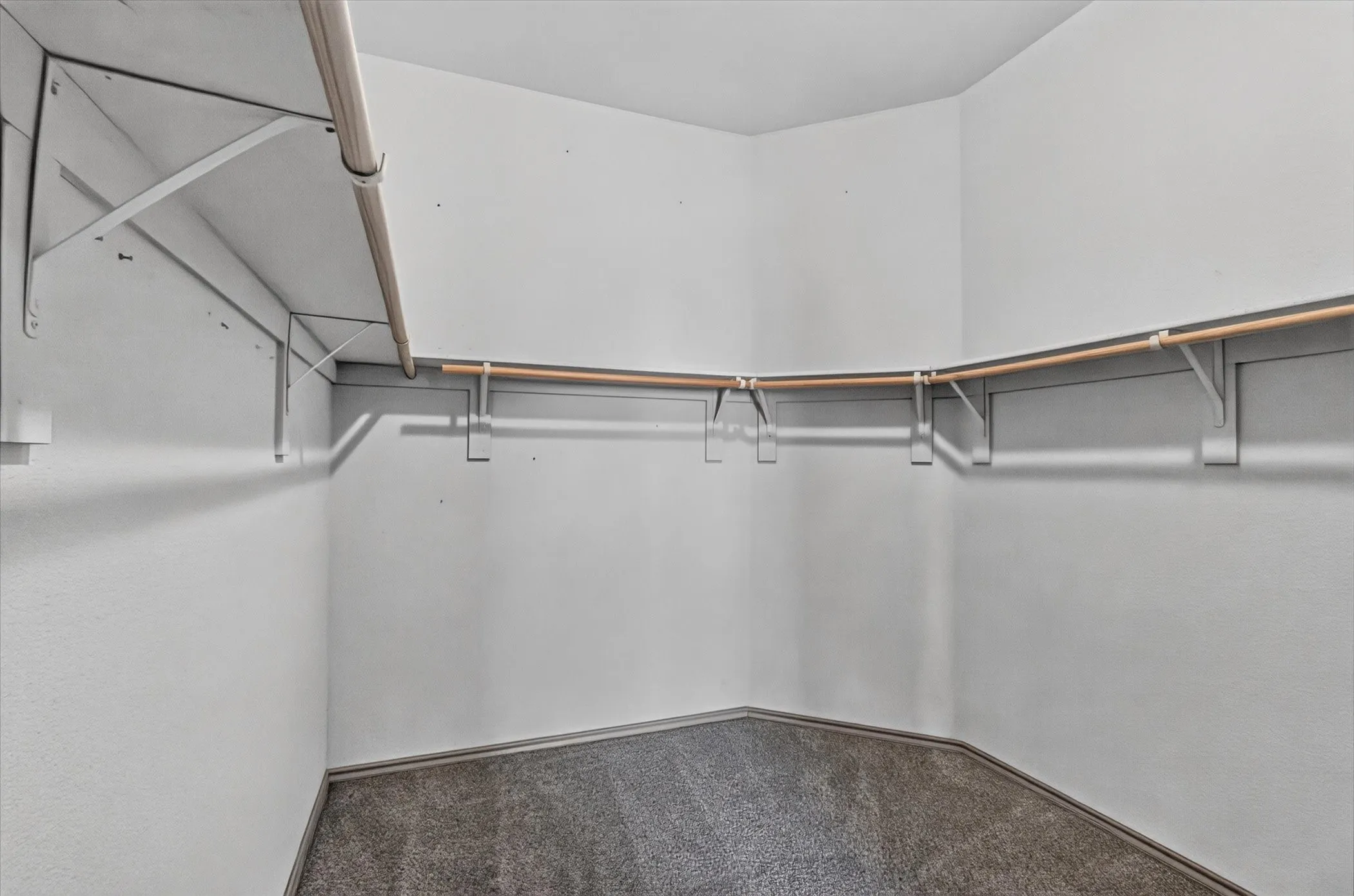 Single Family Residence For Sale in Ellis County , 104 Anthony Lane, Red Oak, Texas 75154, 4 Bedroom, 2 Bathroom, 2 Garage spaces, 1,994 Sqft, built in 2014, mls#21402580, Real Estate Agent in Red Oak, Homes For Sale in Ellis county, Homes For Sale in Red Oak, Realtor in Red Oak Texas, Real Estate Brokerage Independent Realty Texas, Luminita Cordes Realtor