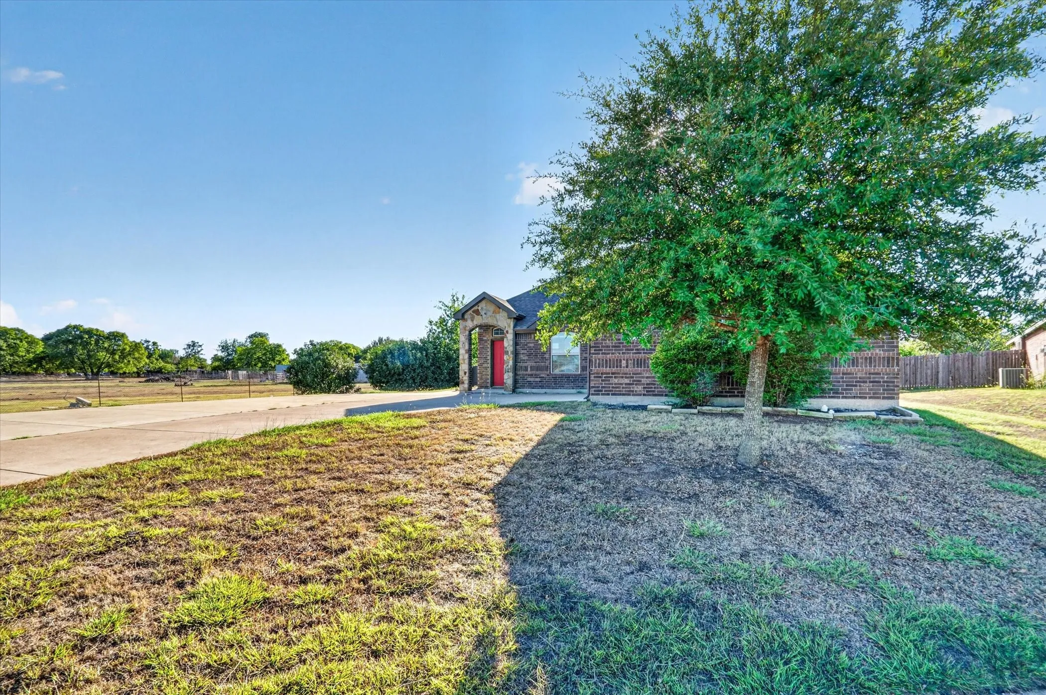 Single Family Residence For Sale in Ellis County , 104 Anthony Lane, Red Oak, Texas 75154, 4 Bedroom, 2 Bathroom, 2 Garage spaces, 1,994 Sqft, built in 2014, mls#21402580, Real Estate Agent in Red Oak, Homes For Sale in Ellis county, Homes For Sale in Red Oak, Realtor in Red Oak Texas, Real Estate Brokerage Independent Realty Texas, Luminita Cordes Realtor