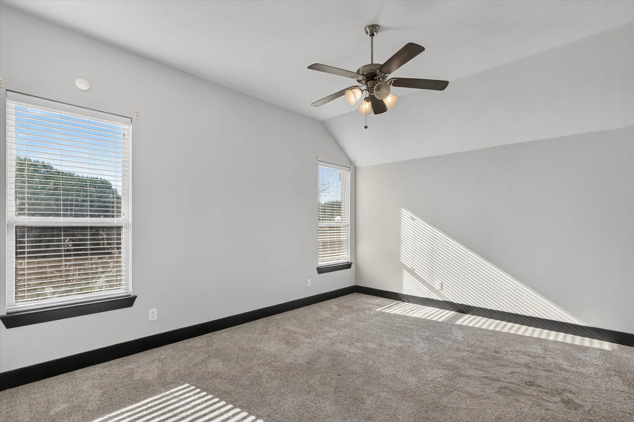 Single Family Residence For Sale in Ellis County , 104 Anthony Lane, Red Oak, Texas 75154, 4 Bedroom, 2 Bathroom, 2 Garage spaces, 1,994 Sqft, built in 2014, mls#21402580, Real Estate Agent in Red Oak, Homes For Sale in Ellis county, Homes For Sale in Red Oak, Realtor in Red Oak Texas, Real Estate Brokerage Independent Realty Texas, Luminita Cordes Realtor