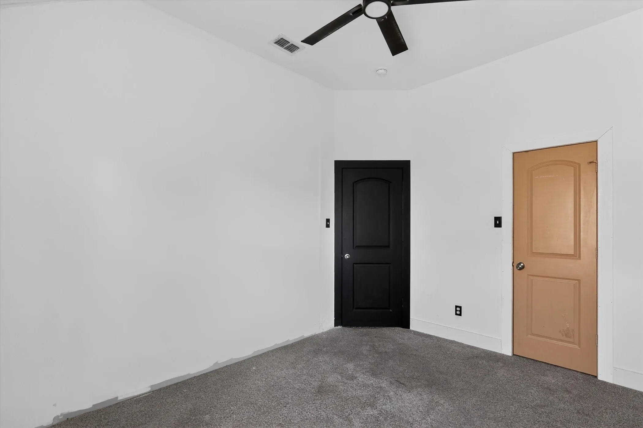 Single Family Residence For Sale in Ellis County , 104 Anthony Lane, Red Oak, Texas 75154, 4 Bedroom, 2 Bathroom, 2 Garage spaces, 1,994 Sqft, built in 2014, mls#21402580, Real Estate Agent in Red Oak, Homes For Sale in Ellis county, Homes For Sale in Red Oak, Realtor in Red Oak Texas, Real Estate Brokerage Independent Realty Texas, Luminita Cordes Realtor