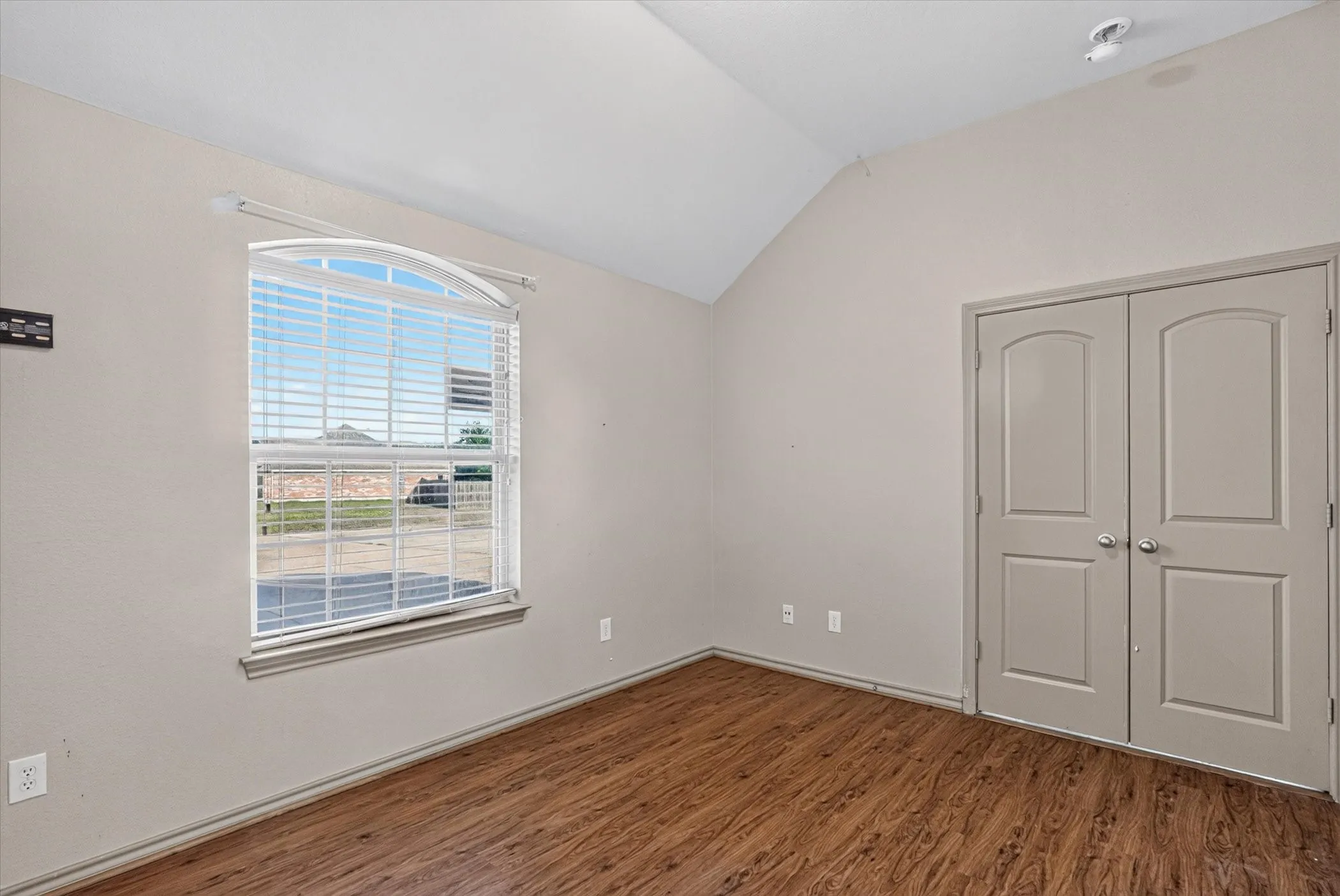 Single Family Residence For Sale in Ellis County , 104 Anthony Lane, Red Oak, Texas 75154, 4 Bedroom, 2 Bathroom, 2 Garage spaces, 1,994 Sqft, built in 2014, mls#21402580, Real Estate Agent in Red Oak, Homes For Sale in Ellis county, Homes For Sale in Red Oak, Realtor in Red Oak Texas, Real Estate Brokerage Independent Realty Texas, Luminita Cordes Realtor
