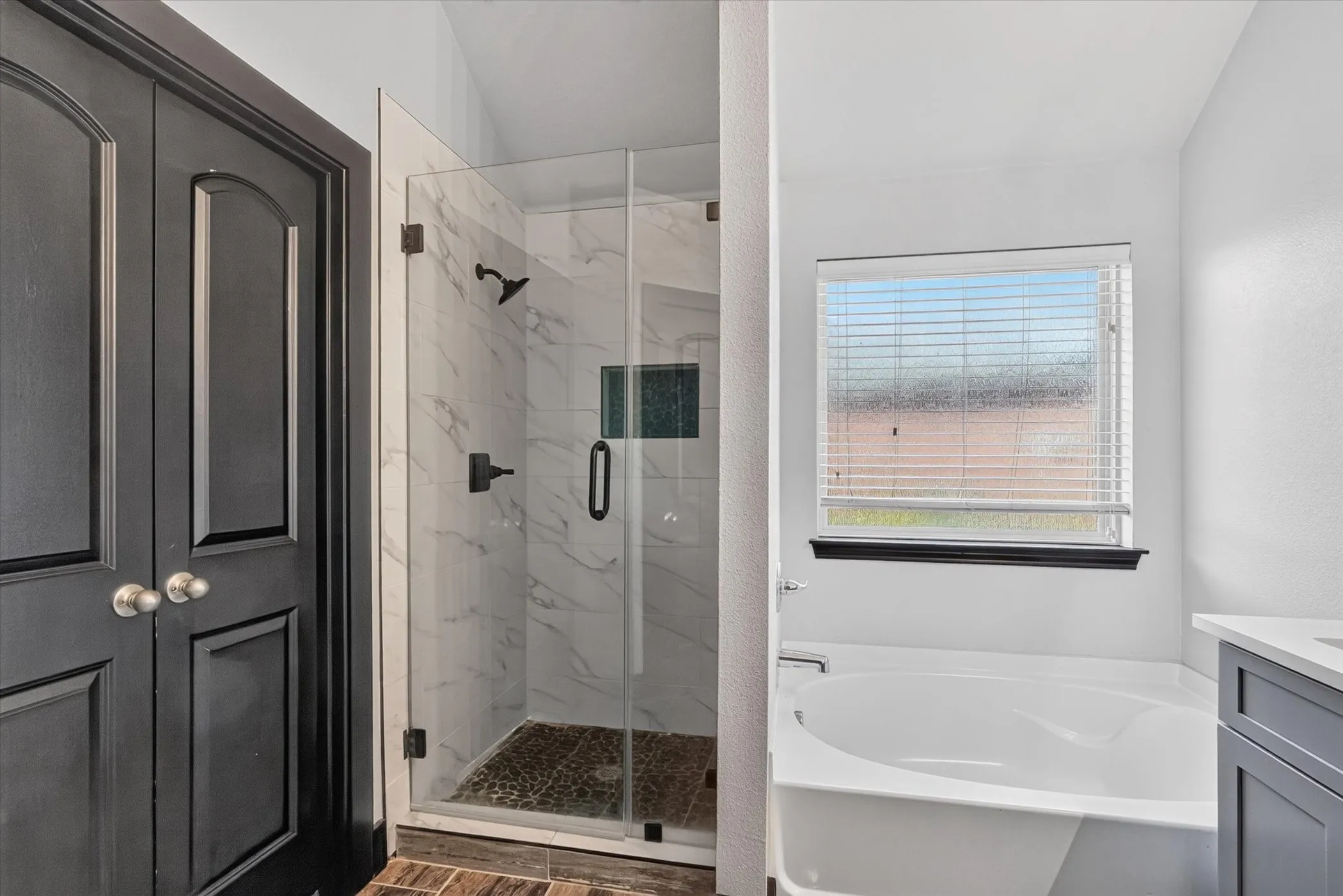 Single Family Residence For Sale in Ellis County , 104 Anthony Lane, Red Oak, Texas 75154, 4 Bedroom, 2 Bathroom, 2 Garage spaces, 1,994 Sqft, built in 2014, mls#21402580, Real Estate Agent in Red Oak, Homes For Sale in Ellis county, Homes For Sale in Red Oak, Realtor in Red Oak Texas, Real Estate Brokerage Independent Realty Texas, Luminita Cordes Realtor