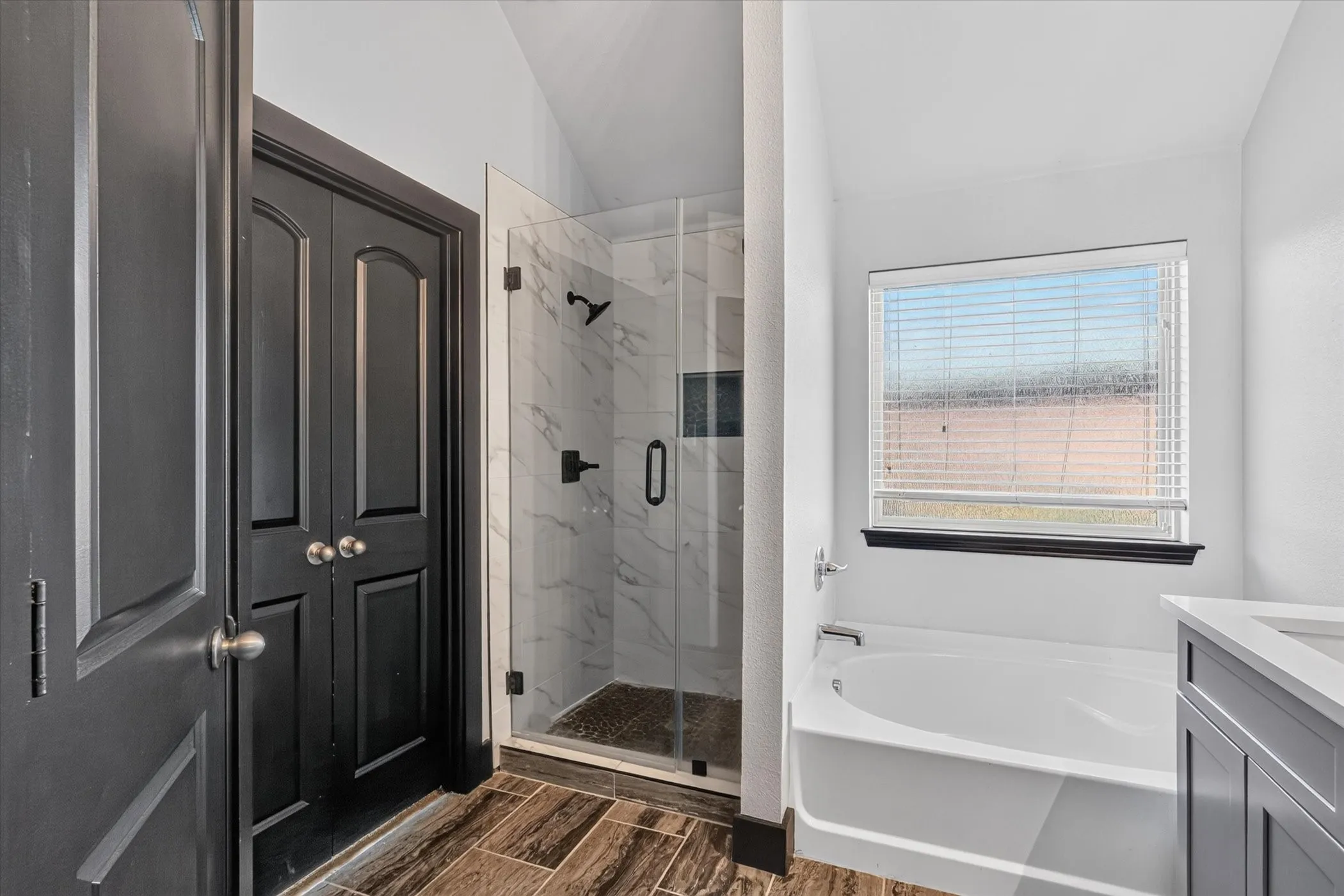 Single Family Residence For Sale in Ellis County , 104 Anthony Lane, Red Oak, Texas 75154, 4 Bedroom, 2 Bathroom, 2 Garage spaces, 1,994 Sqft, built in 2014, mls#21402580, Real Estate Agent in Red Oak, Homes For Sale in Ellis county, Homes For Sale in Red Oak, Realtor in Red Oak Texas, Real Estate Brokerage Independent Realty Texas, Luminita Cordes Realtor