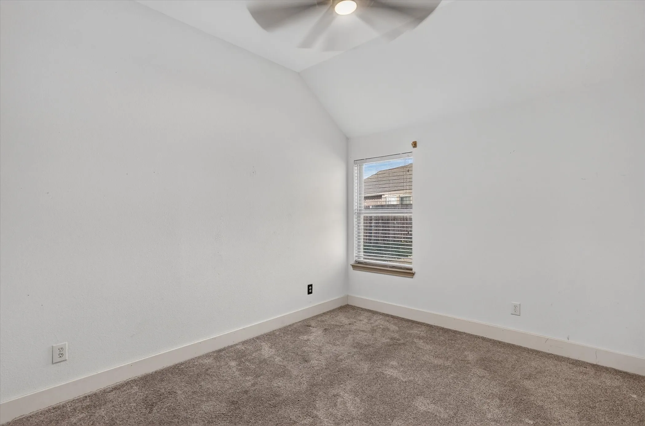 Single Family Residence For Sale in Ellis County , 104 Anthony Lane, Red Oak, Texas 75154, 4 Bedroom, 2 Bathroom, 2 Garage spaces, 1,994 Sqft, built in 2014, mls#21402580, Real Estate Agent in Red Oak, Homes For Sale in Ellis county, Homes For Sale in Red Oak, Realtor in Red Oak Texas, Real Estate Brokerage Independent Realty Texas, Luminita Cordes Realtor
