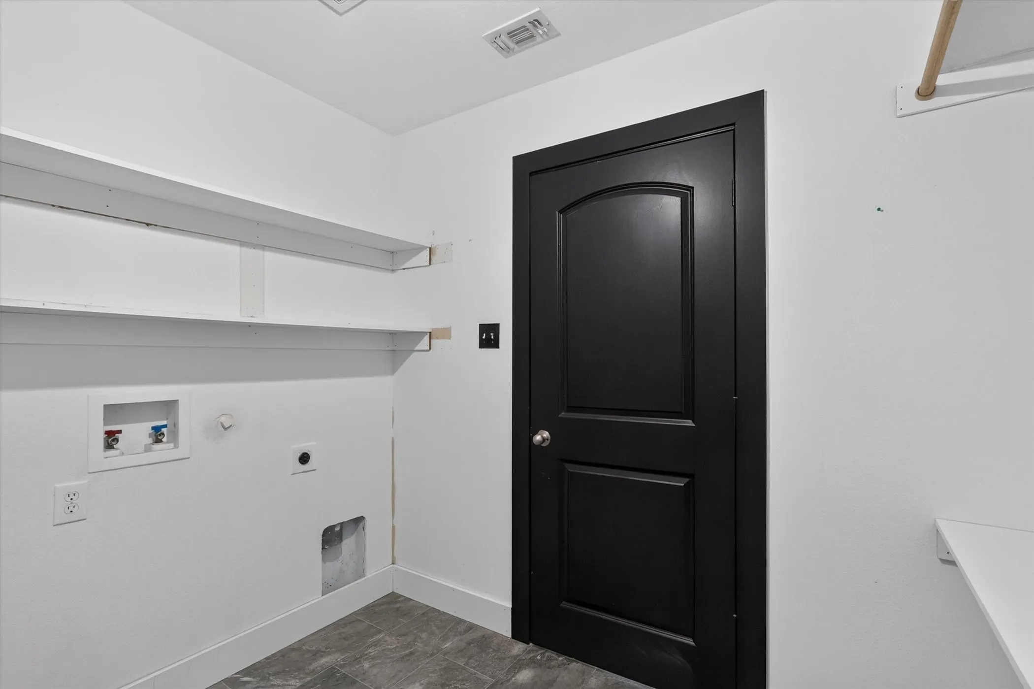 Single Family Residence For Sale in Ellis County , 104 Anthony Lane, Red Oak, Texas 75154, 4 Bedroom, 2 Bathroom, 2 Garage spaces, 1,994 Sqft, built in 2014, mls#21402580, Real Estate Agent in Red Oak, Homes For Sale in Ellis county, Homes For Sale in Red Oak, Realtor in Red Oak Texas, Real Estate Brokerage Independent Realty Texas, Luminita Cordes Realtor